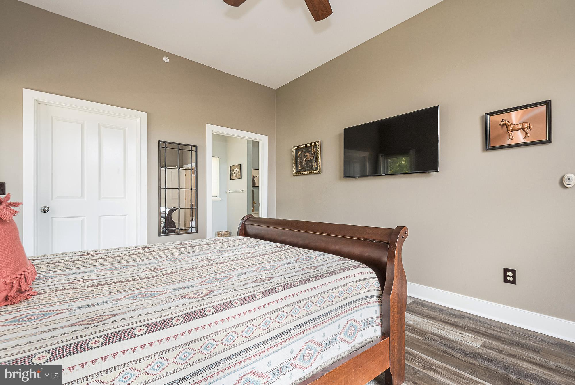 SUNDOWN CHASE - Residential