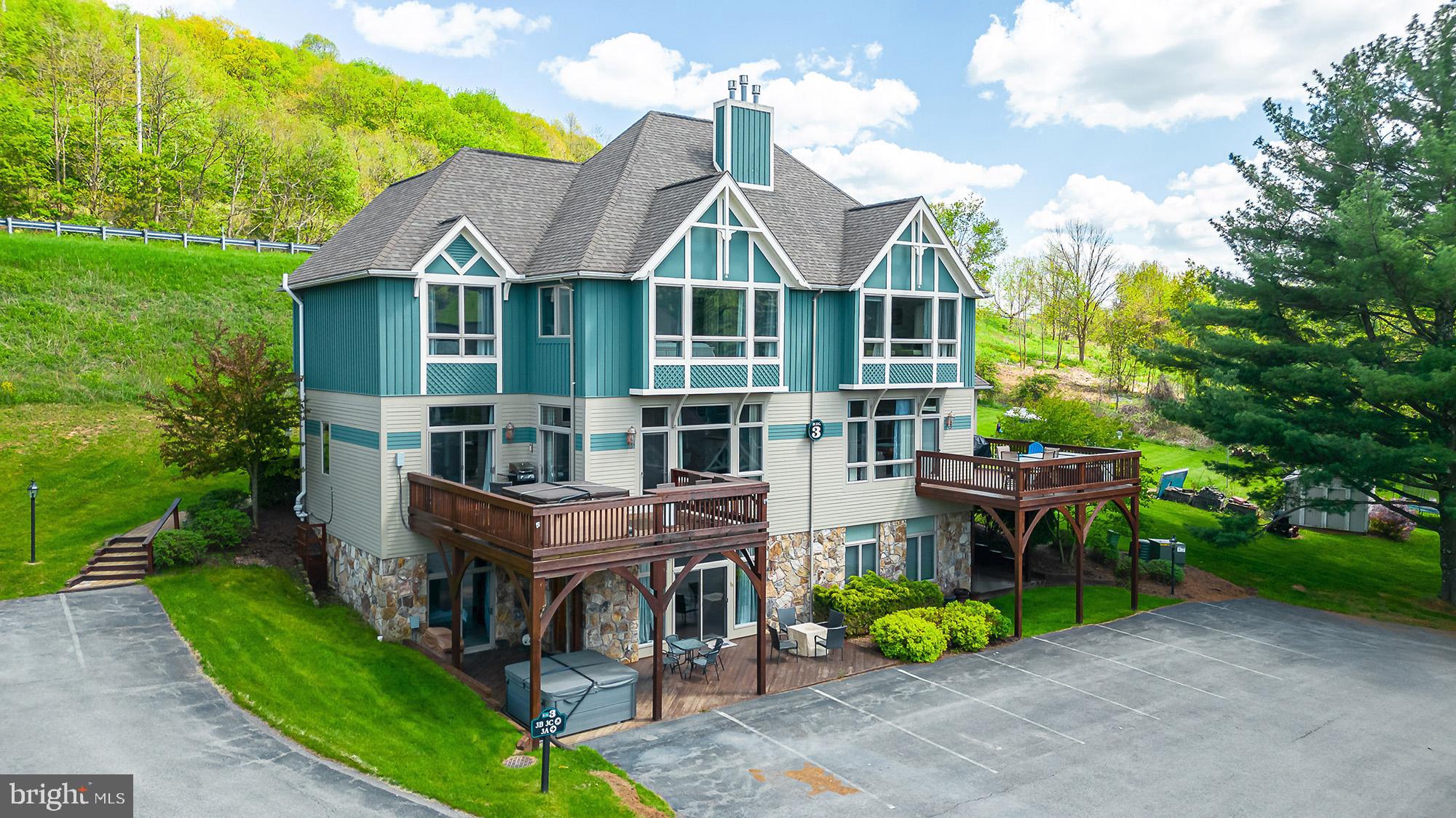 SUNDOWN CHASE - Residential