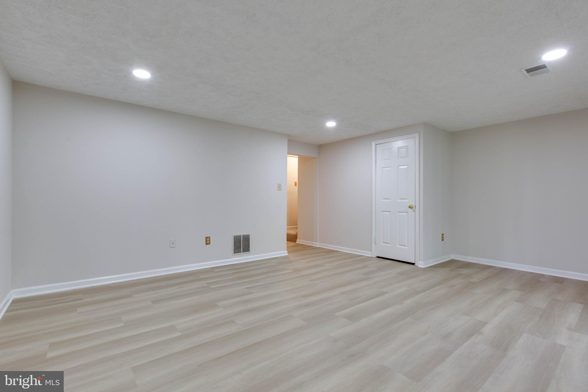 SILVER SPRING CNTRY CLUB - Residential