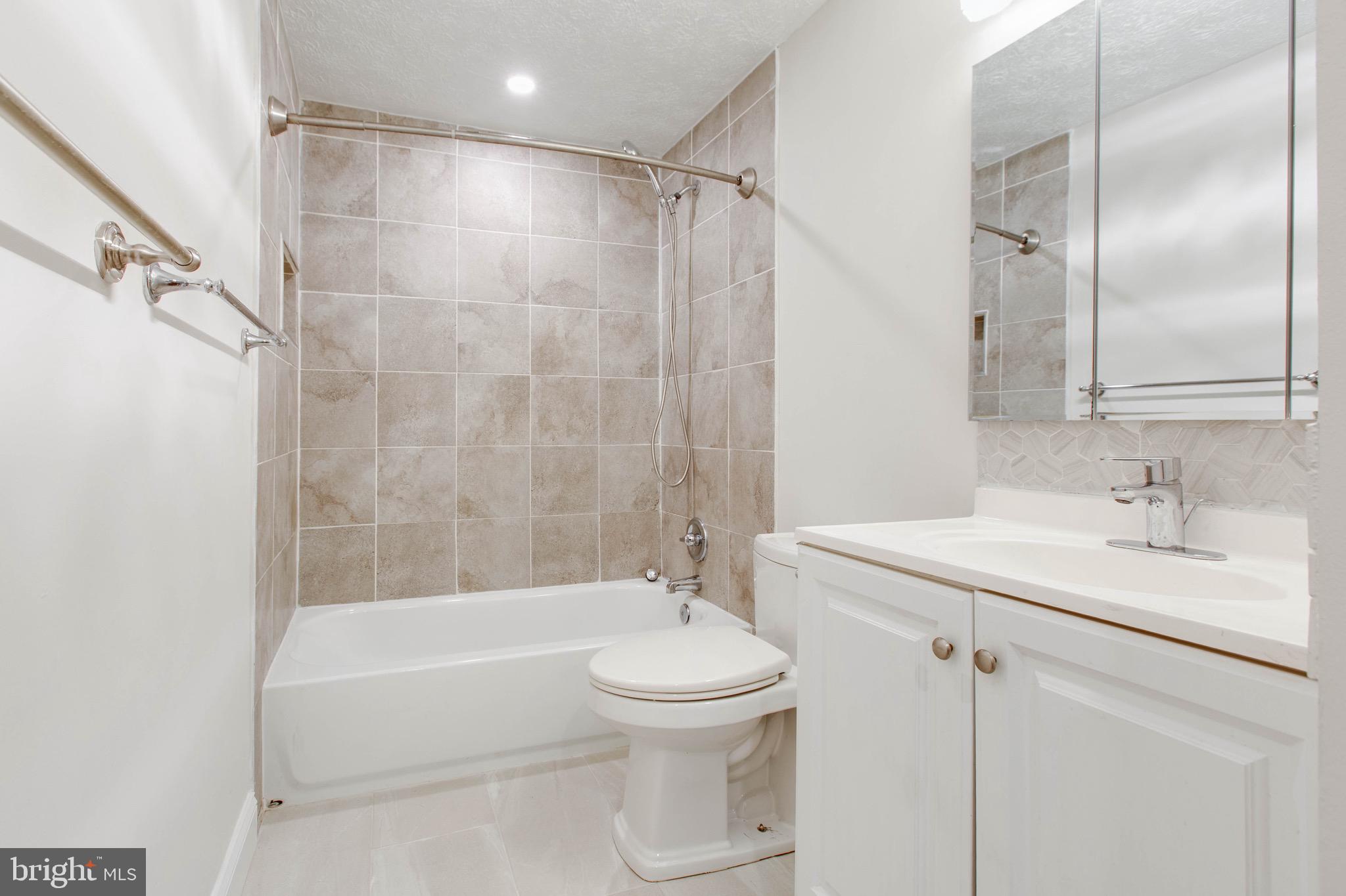 SILVER SPRING CNTRY CLUB - Residential