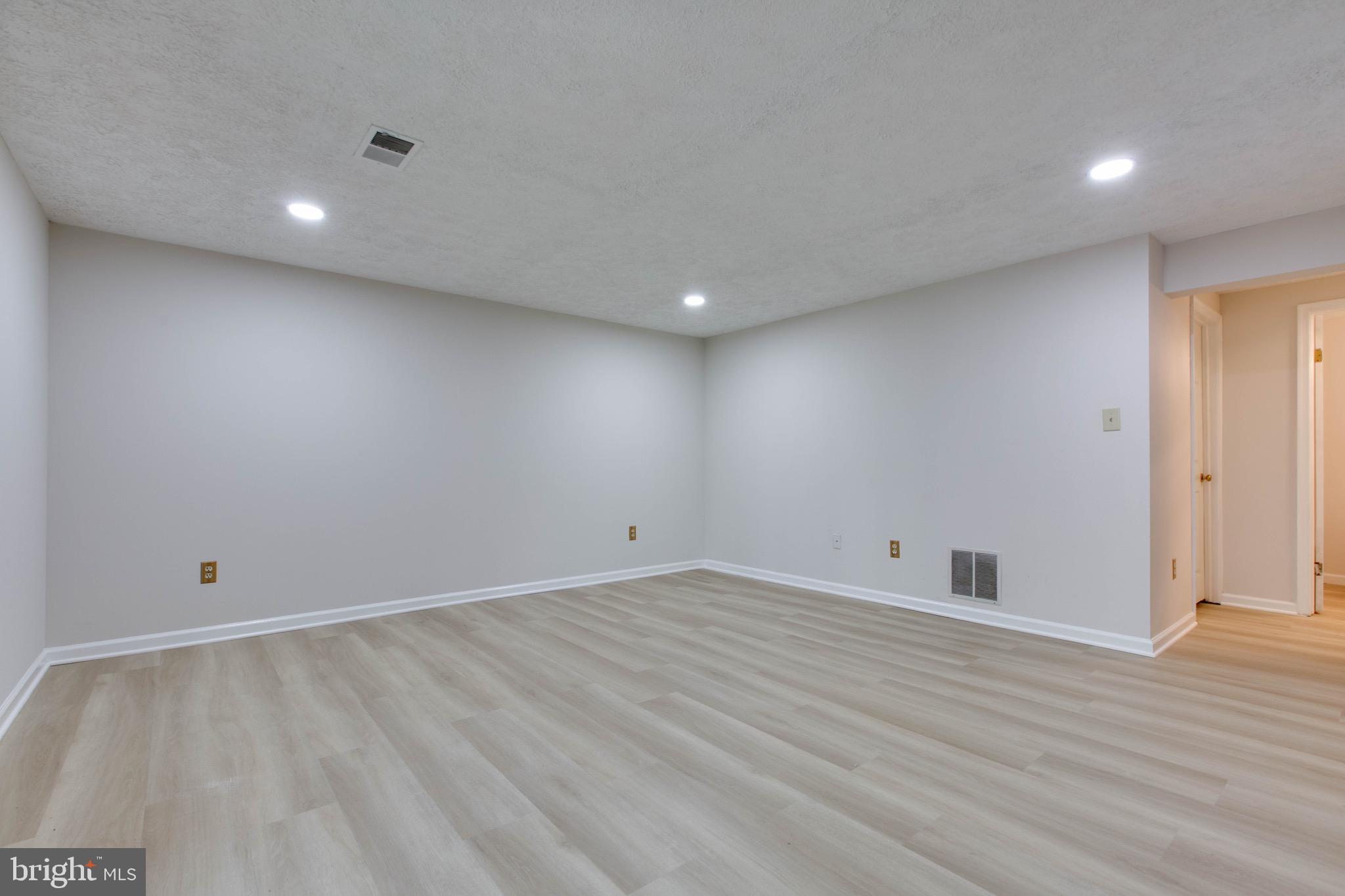 SILVER SPRING CNTRY CLUB - Residential