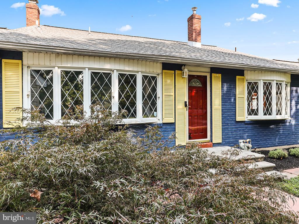 81 S. MANOR LANE