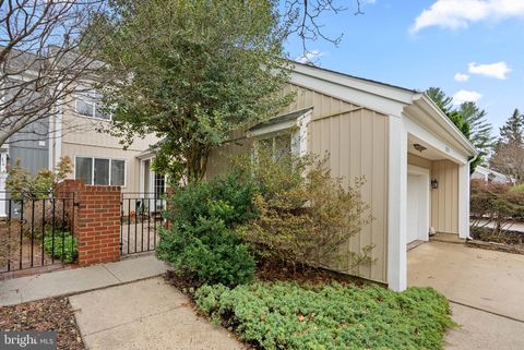 Townhouse For Sale - 20716 Highland Hall Drive<br/> MONTGOMERY VILLAGE, MD 20886