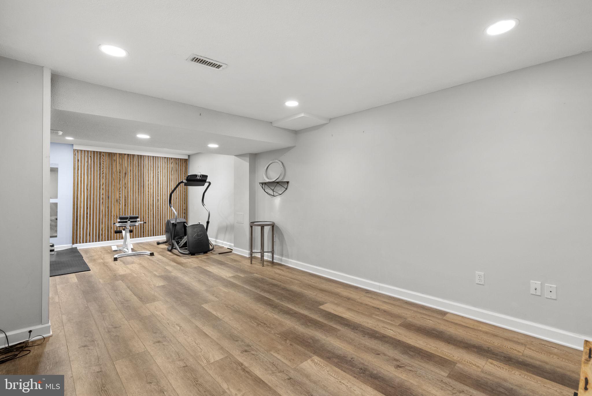 HIGHLAND HALL - Residential