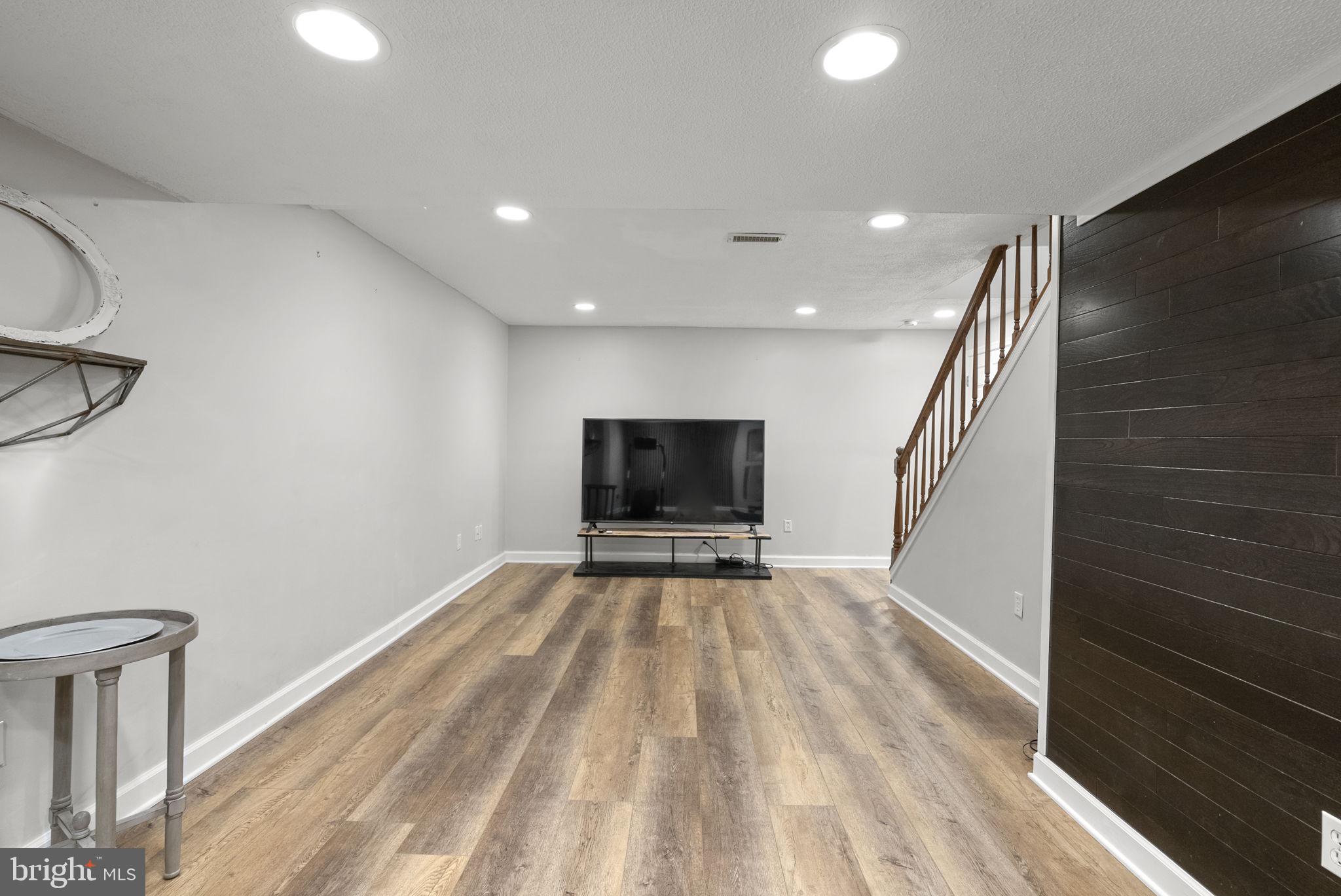 HIGHLAND HALL - Residential