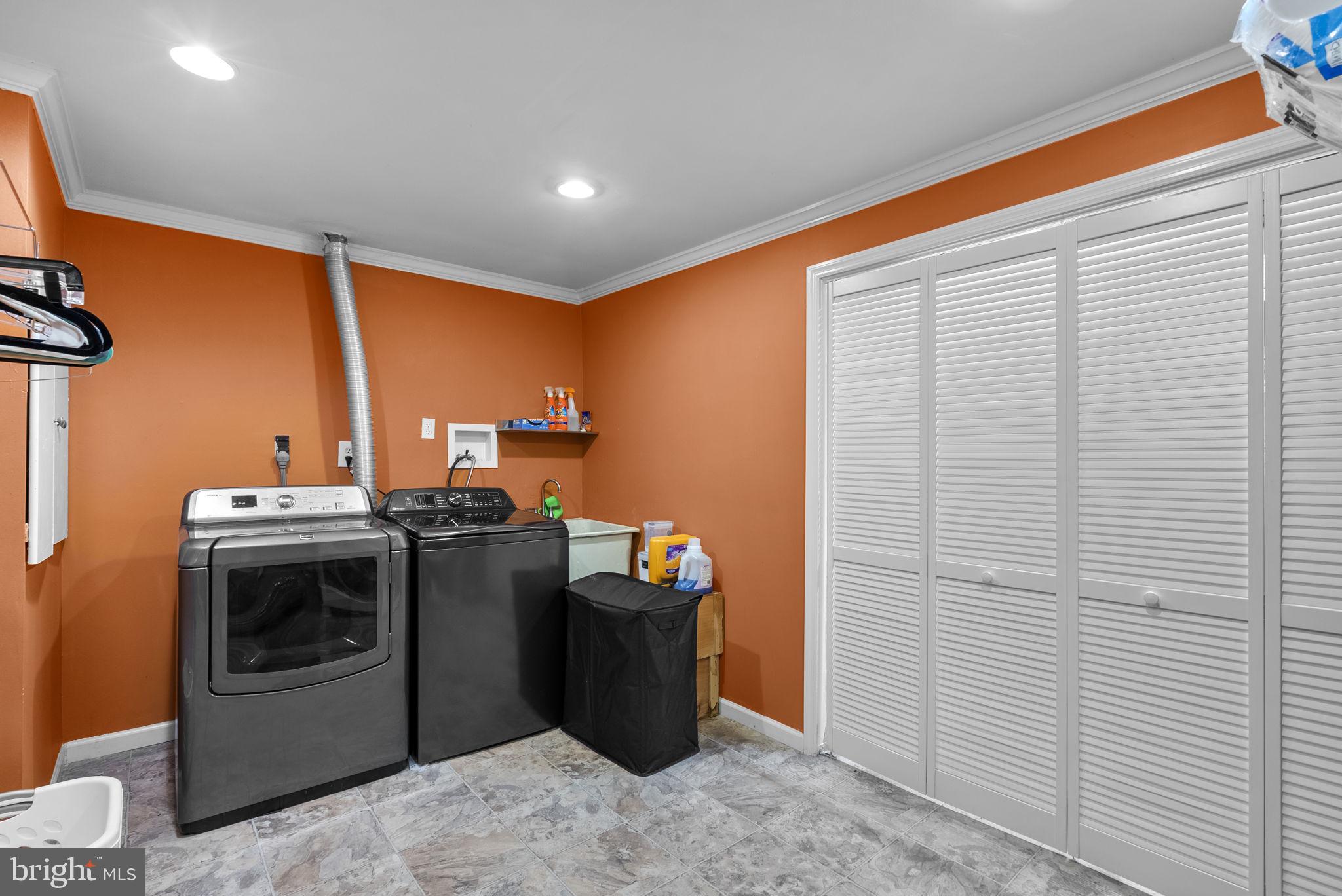 HIGHLAND HALL - Residential