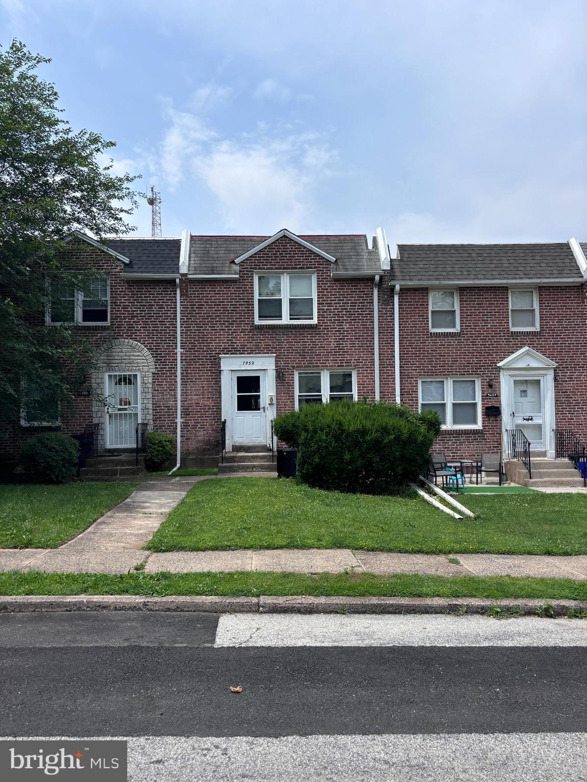 Outstanding opportunity in popular Beverly Hills ! This solid all brick"home located on a great block in UD could use your decorative ideas for sure but comes with many great features including oak hardwood floors , replacement windows ,and a built in garage. Close to many shops and eateries , walk to public trans, Bond shopping center and mere minutes to the airport and city ! Whether your a 1st time buyer or bargain hunting the price and location make this an outstanding buy!