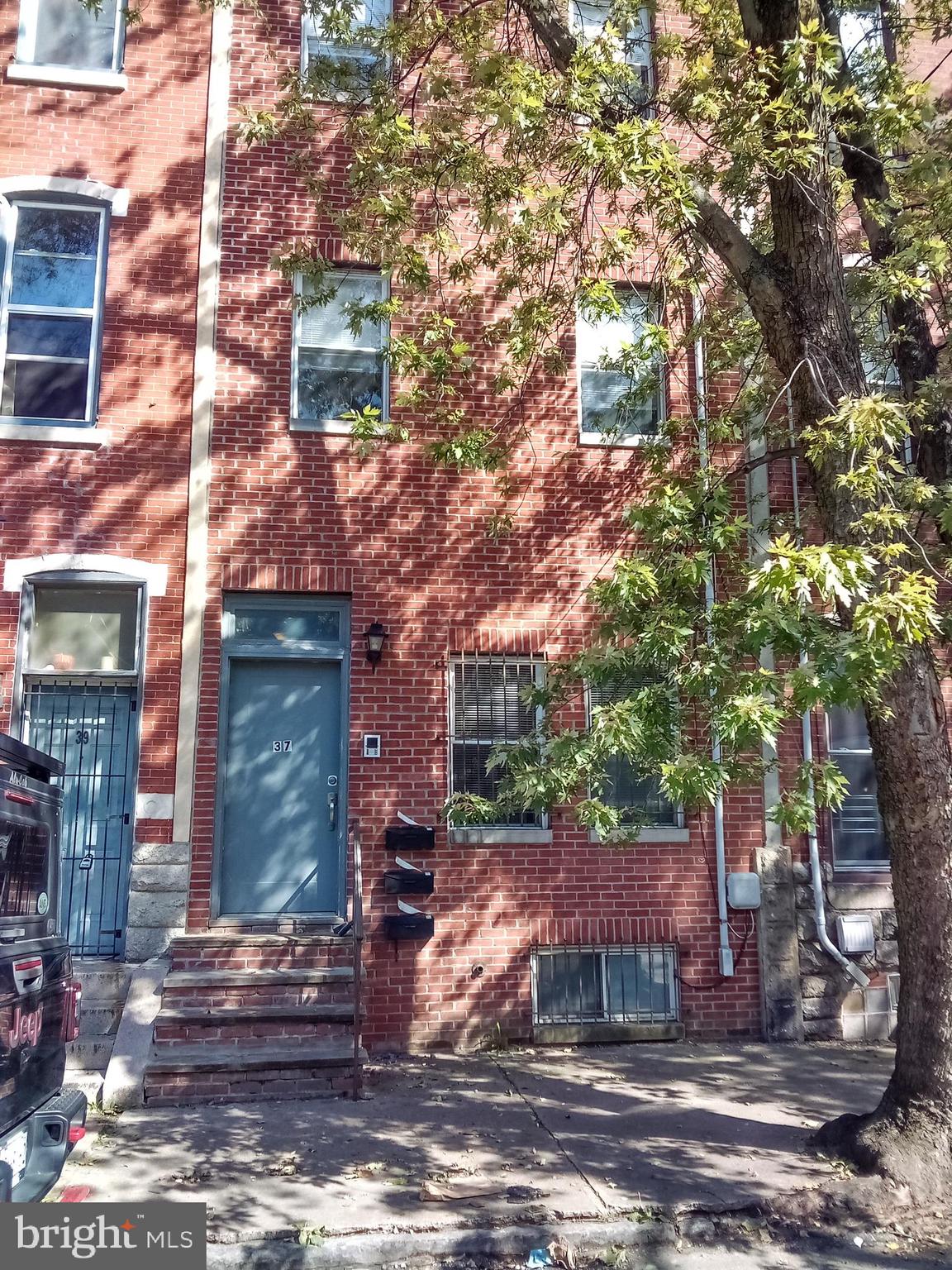 Triplex with three updated units. Each two bedrooms. Wood and tile floors. Balconies for upper tenants and large patio for first floor tenant. First floor tenant has two levels. Easy parking and walking to many retail businesses. Rentals below average at $1,700, $1,800, $1,500, plus utilities.