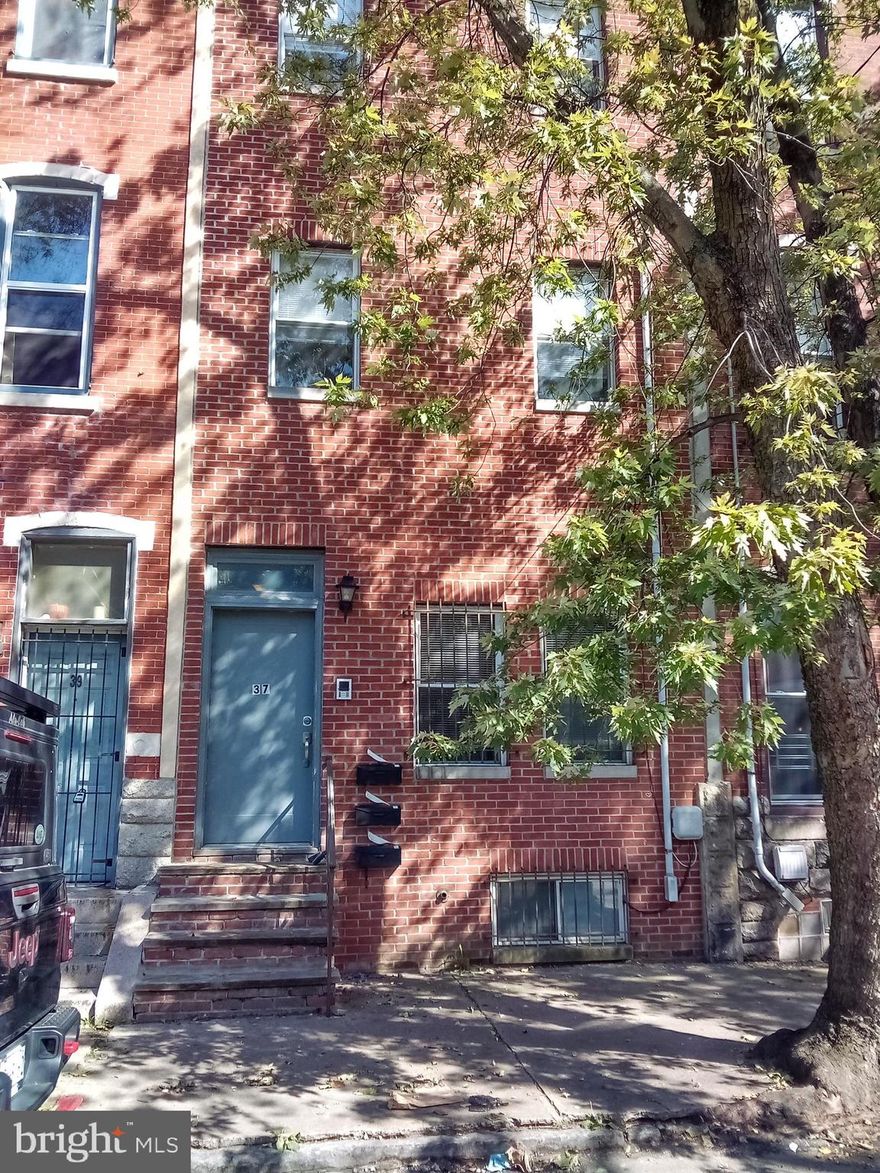 Triplex with three updated units. Each two bedrooms. Wood and tile floors. Balconies for upper tenants and large patio for first floor tenant. First floor tenant has two levels. Easy parking and walking to many retail businesses.  Rentals below average at $1,700, $1,800, $1,500, plus utilities.