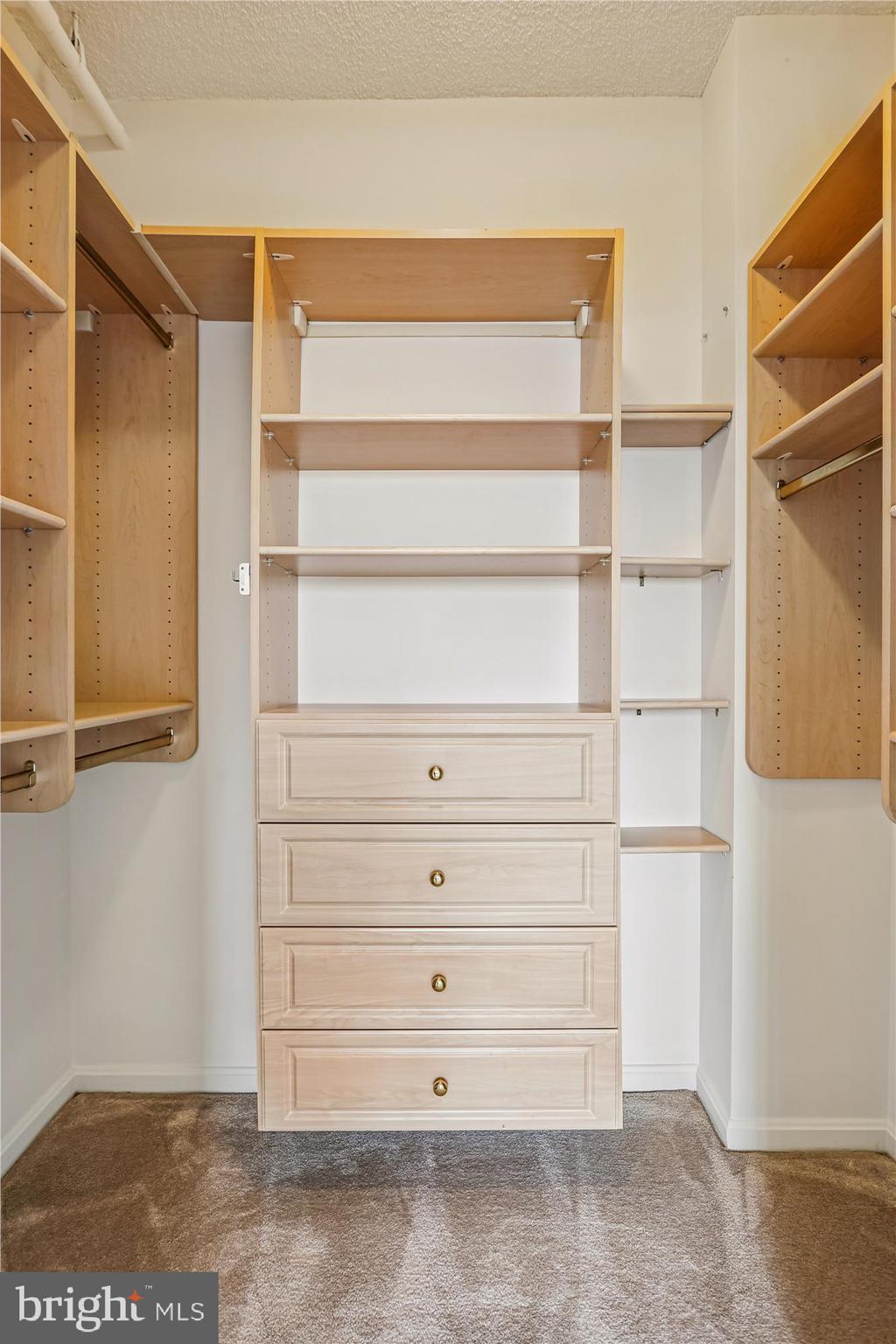 LEISURE WORLD - Residential