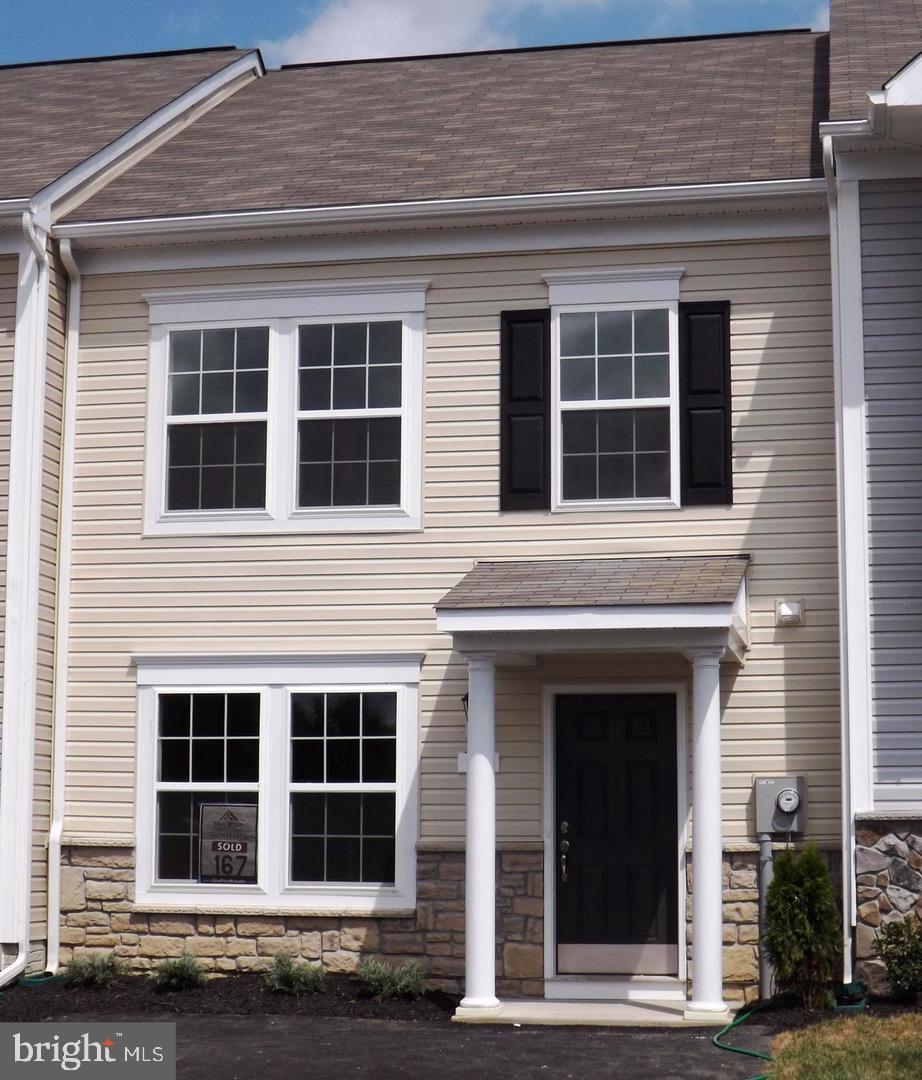 Affordable 2 Level TH with fenced rear yard. 2 BR 2 bath. LR has brand new laminate flooring, nice appliances including W/D. Pets small, case by case, $300 pet fee plus security deposit, Rent is $1100 with a pet, 1075 w/o pets. Application fee $55 for each adult over 18, apply on at Longandfoster.com, search the address.