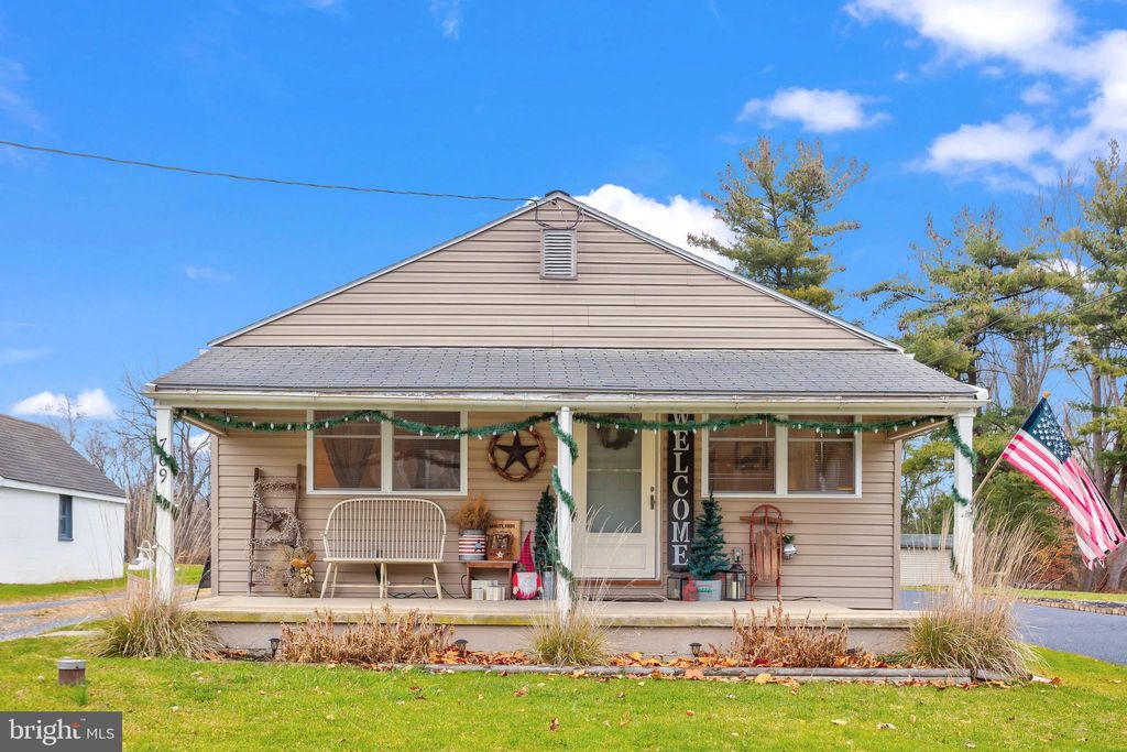 Photo of 769 Turnpike Rd, Elizabethtown, PA 17022 (MLS # PALA2044644)