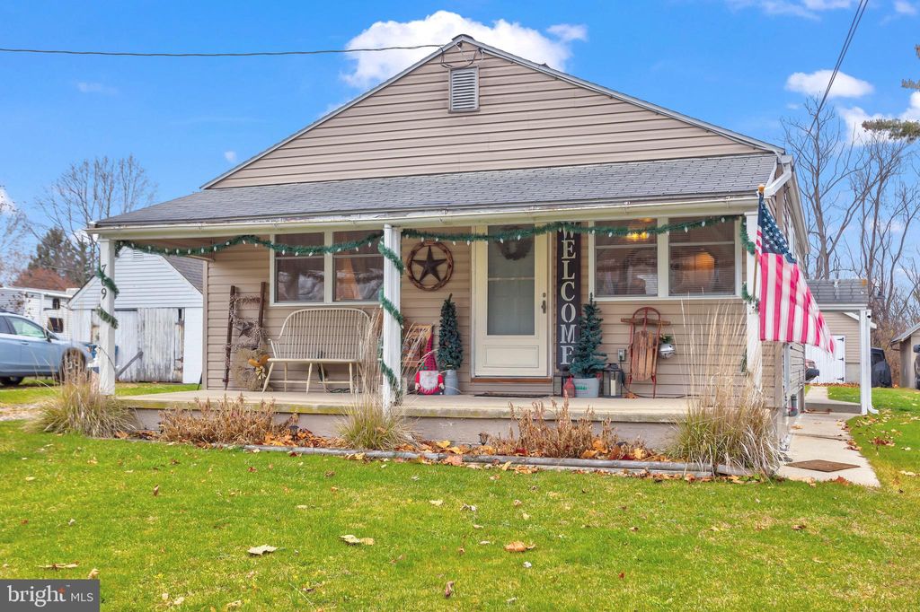 Photo of 769 Turnpike Rd, Elizabethtown, PA 17022 (MLS # PALA2044644)