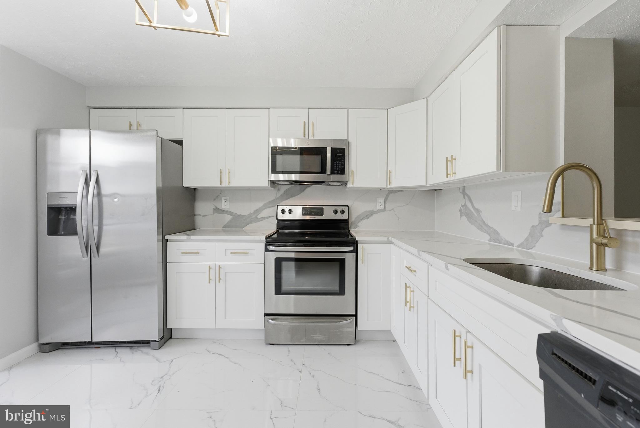 115 VILLA KNOLL COURT