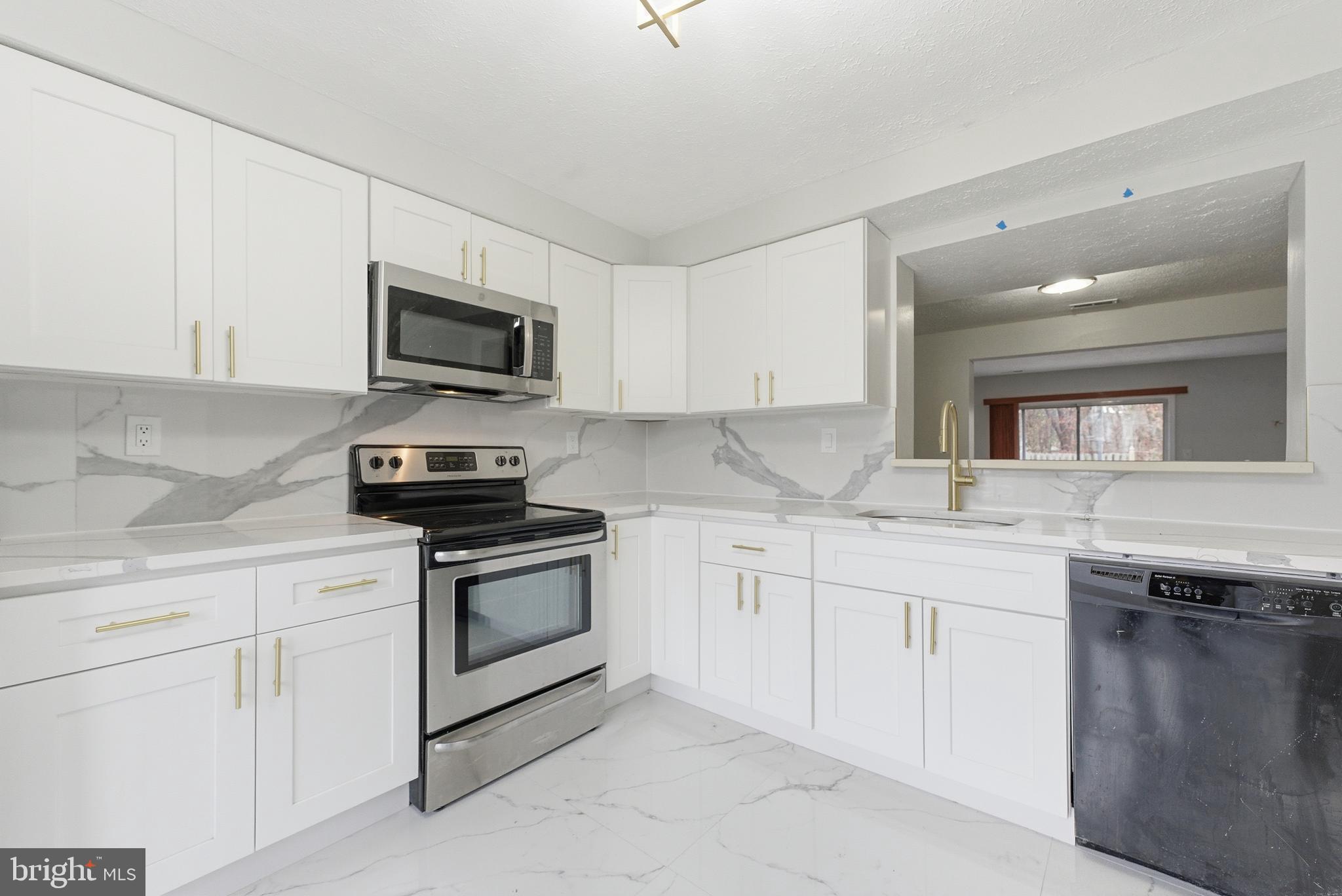 115 VILLA KNOLL COURT