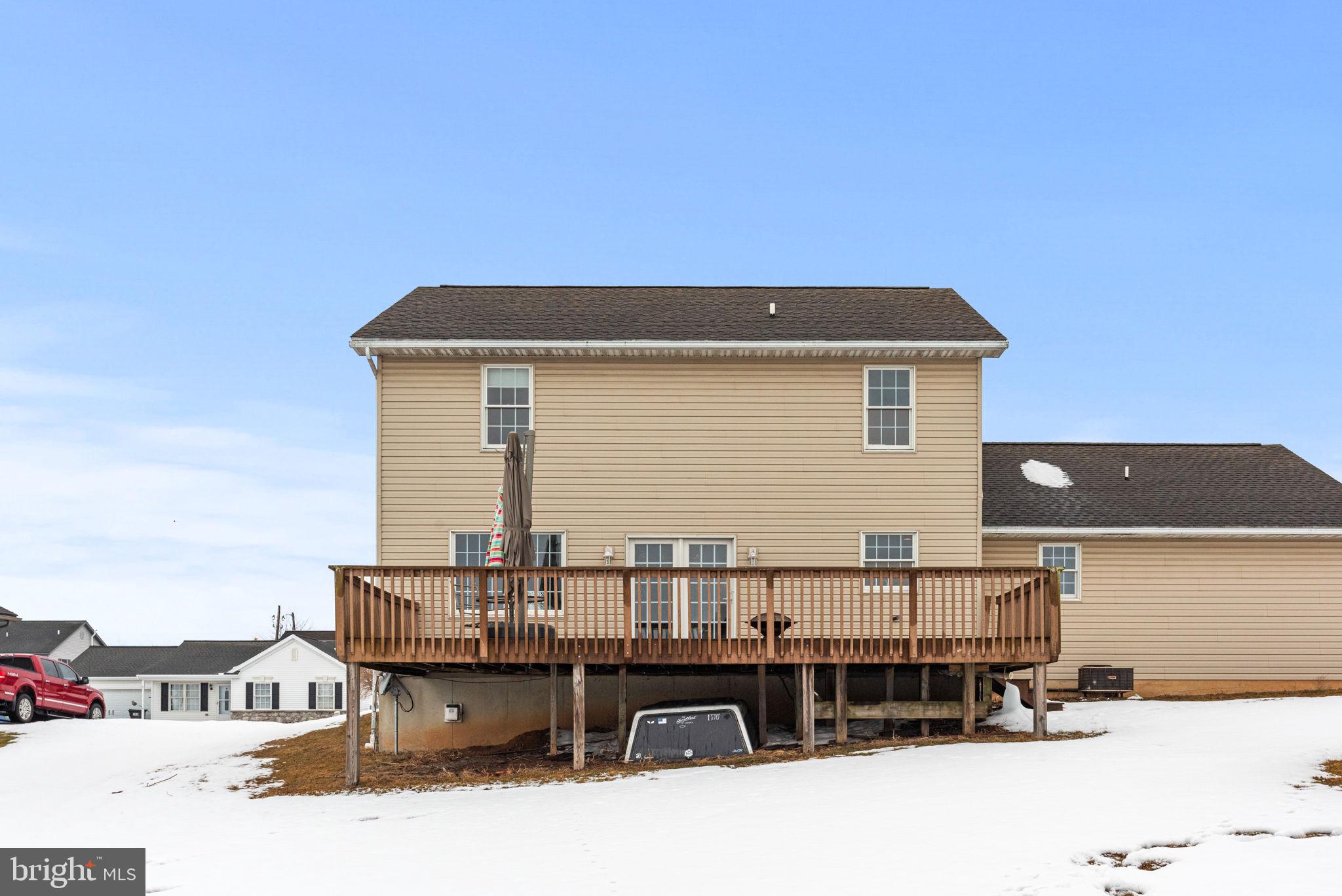 MT STREAM VILLAGE - Residential