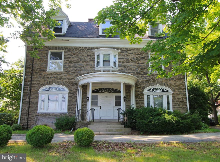 Beautiful one bedroom apartment on the third floor of an updated mansion in historic Germantown. Unique, elegant space  with pristine hardwood floors. Across the street from a recreation center with a very large park and playground. Just one block from the historic Cliveden Mansion with its picturesque grounds. Close to Germantown Avenue, septa bus routes 23 and the the XH.