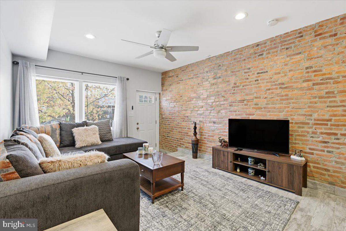 GREEKTOWN - Residential