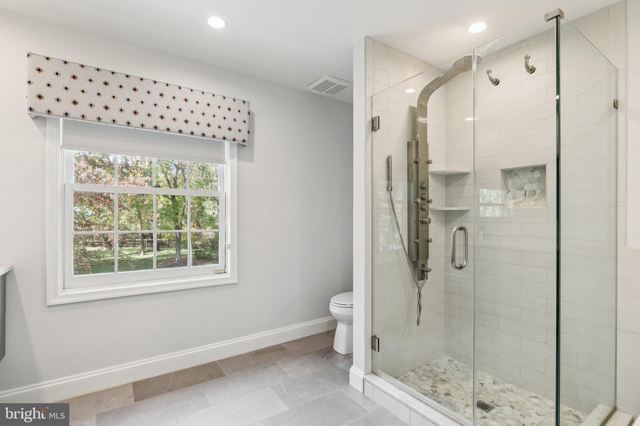 SHADY GROVE MANOR - Residential