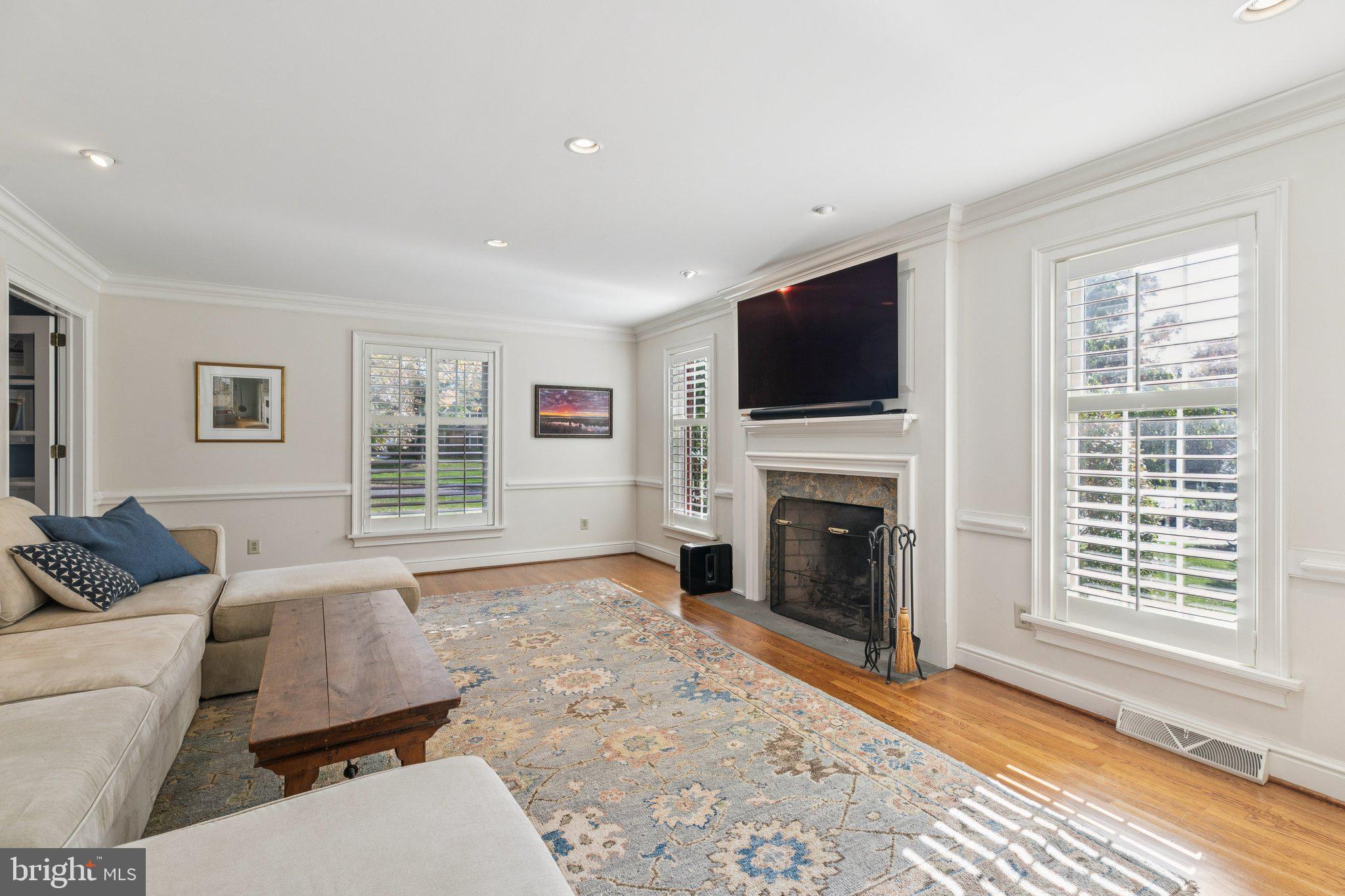 SHADY GROVE MANOR - Residential