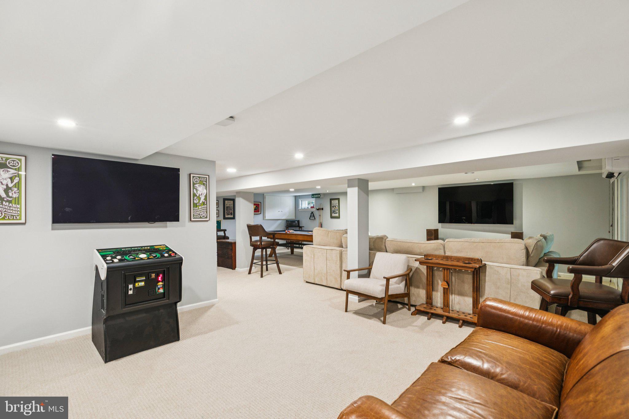 SHADY GROVE MANOR - Residential