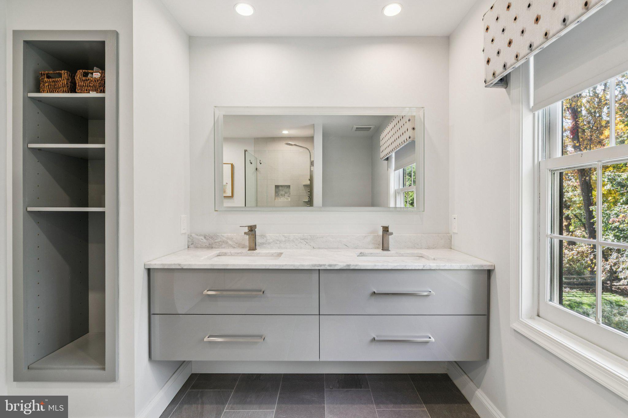 SHADY GROVE MANOR - Residential