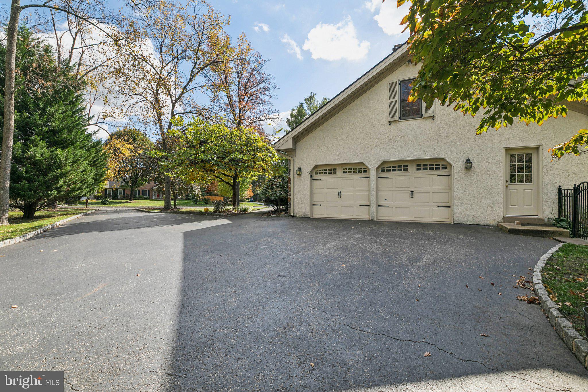 SHADY GROVE MANOR - Residential