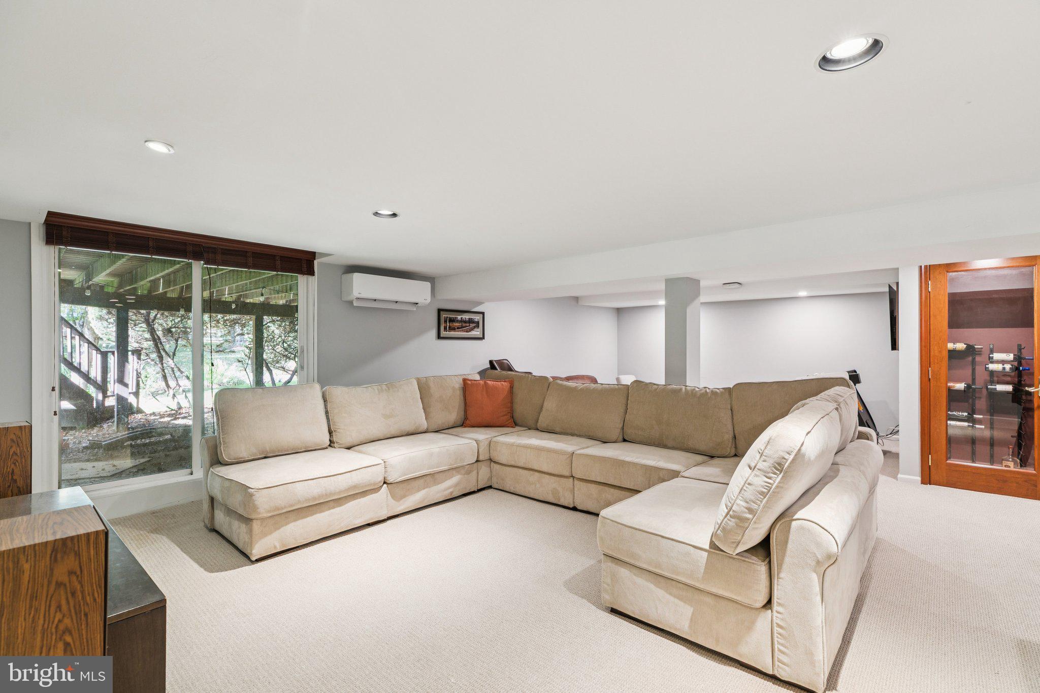 SHADY GROVE MANOR - Residential