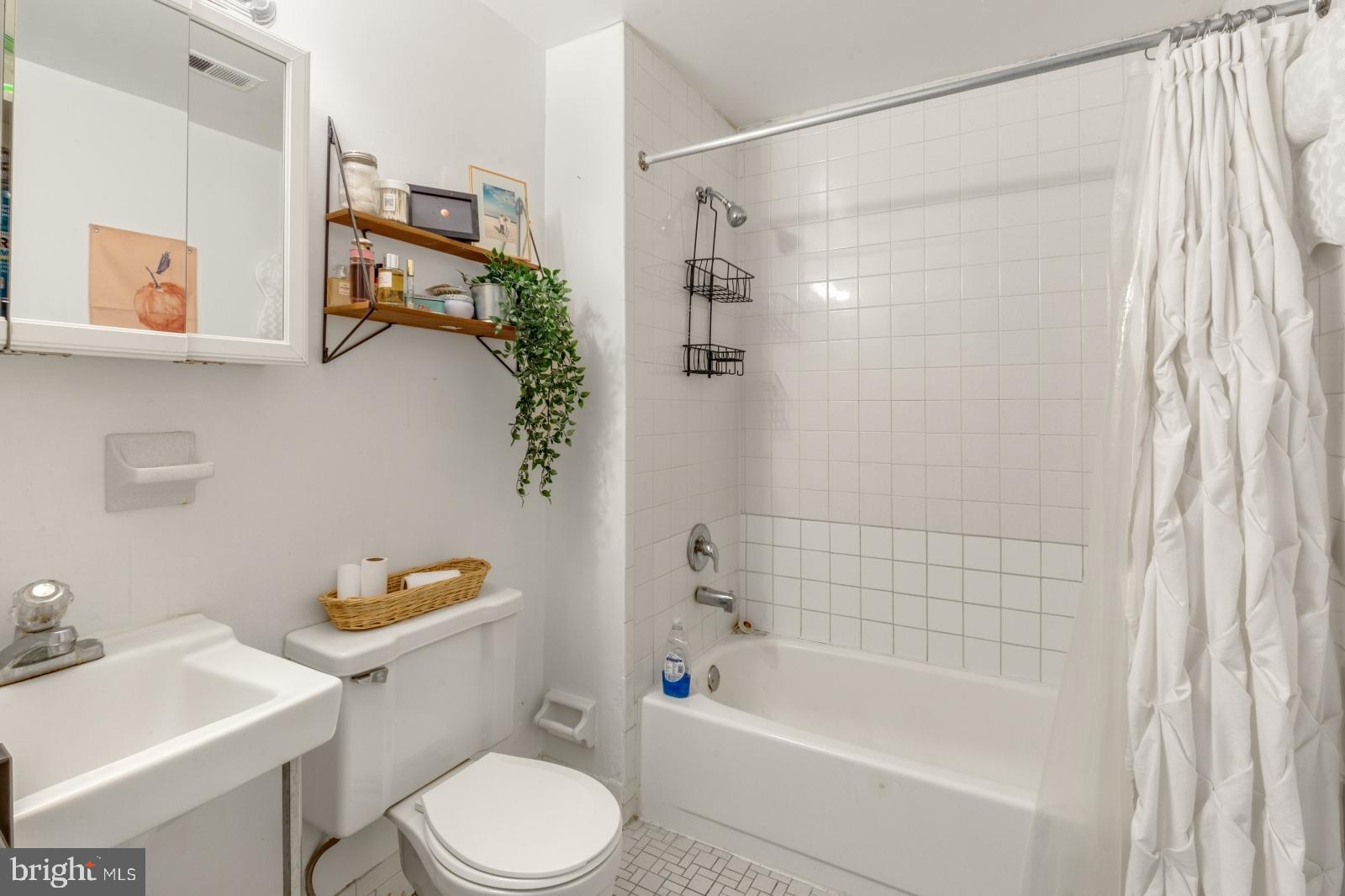 FITLER SQUARE - Residential Lease