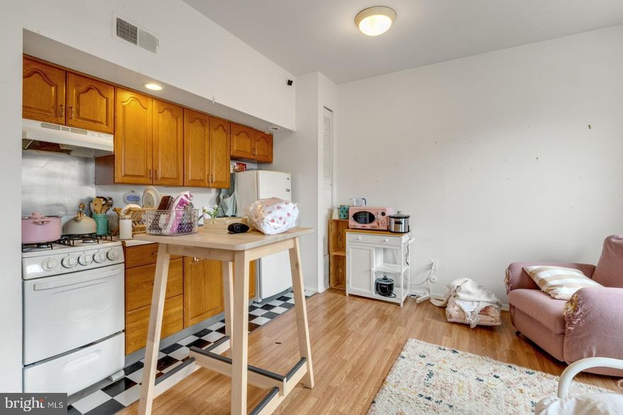 Available Early May:

Welcome to 2137 Spruce St #7! This is an incredible 1 bedroom, 1 bathroom third floor apartment in a fantastic, walkable location.  As you step inside, you'll be greeted by the timeless charm of wood floors, which run seamlessly throughout the space. The unit boasts an entry closet, offering extra storage to keep your living area clutter-free and organized. Natural light fills the rooms, creating a warm and welcoming ambiance that you'll love coming home to. In the bathroom, you'll find elegant tile flooring and a classic subway tile shower-tub combo, providing a stylish and relaxing bathing experience. For your convenience, a common washer and dryer are located in the basement, making laundry day a breeze. Don't miss out on this fantastic opportunity - call today!

Lease Terms:

Generally, 1st month, 12th month, and 1 month security deposit due at, or prior to, lease signing. Other terms may be required by Landlord. $55 application fee per applicant. Pets are conditional on owner's approval and may require an additional fee, if accepted. (Generally, $500/dog and $250/cat). Tenants responsible for: electricity, gas, cable/internet, and a $35/month flat water fee. Landlord Requirements: Applicants to make 3x the monthly rent in verifiable net income, credit history to be considered (i.e. no active collections), no evictions within the past 4 years, and must have a verifiable rental history with on-time rental payments. Exceptions to this criteria may exist under the law and will be considered.