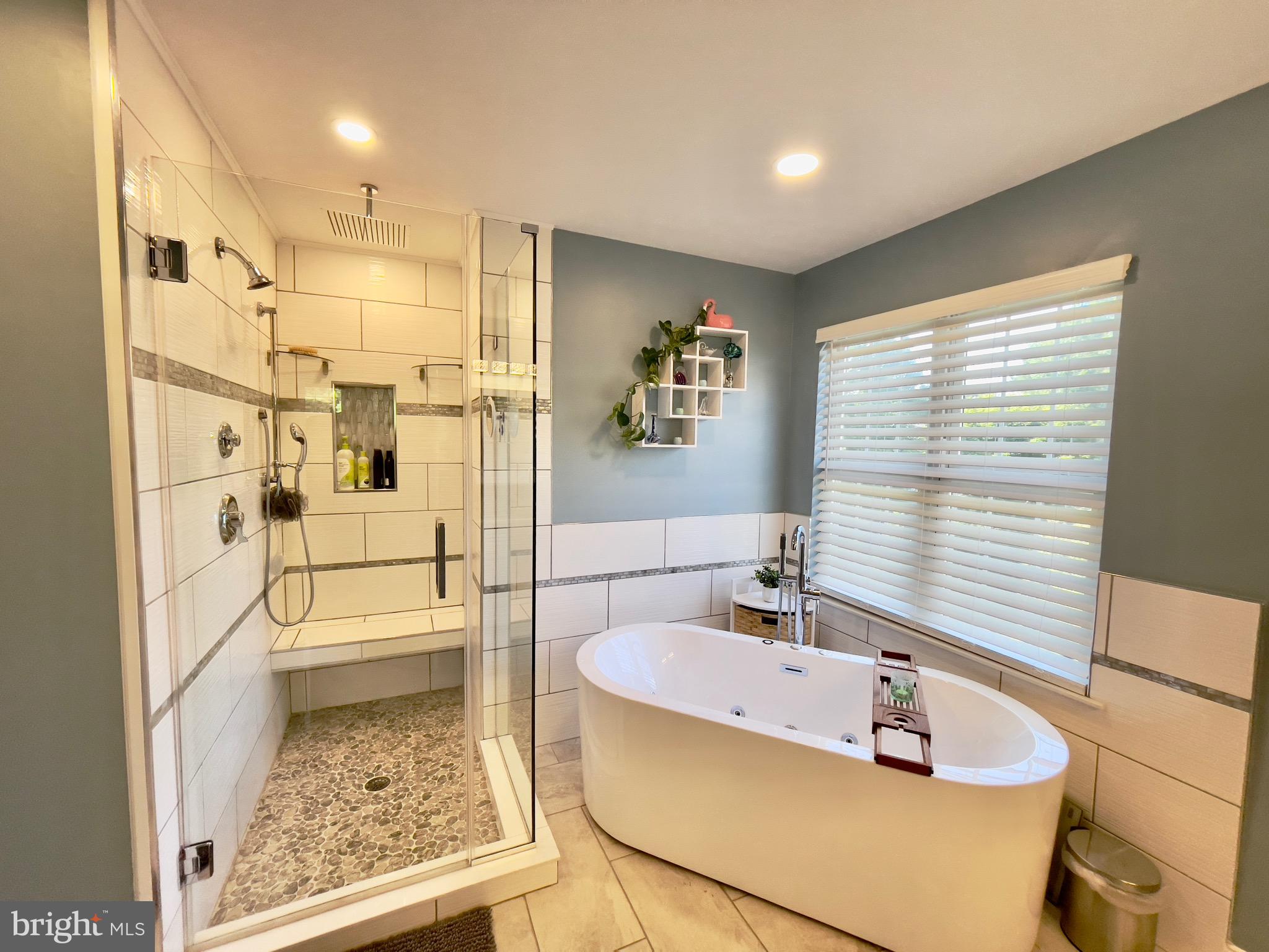 RIVER HILL - Residential