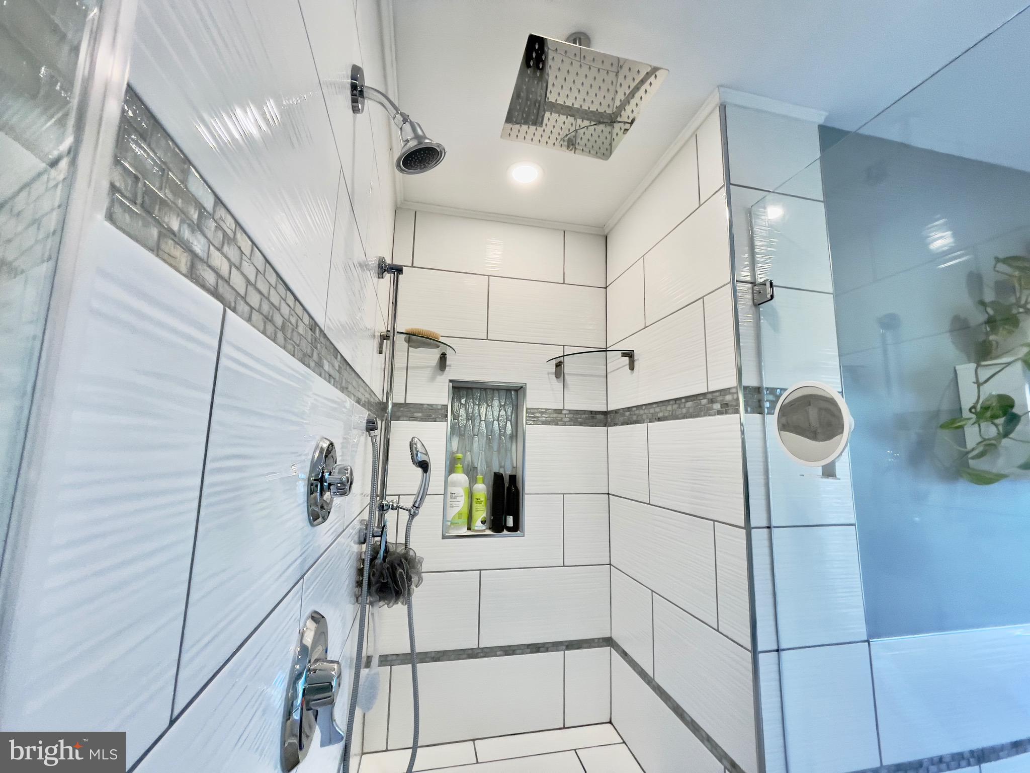 RIVER HILL - Residential