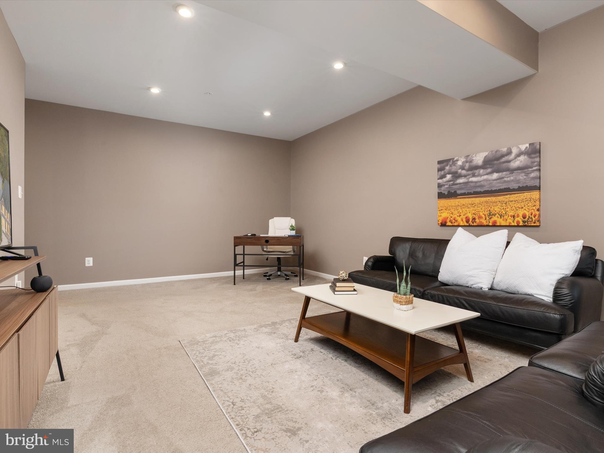 PONDVIEW - Residential