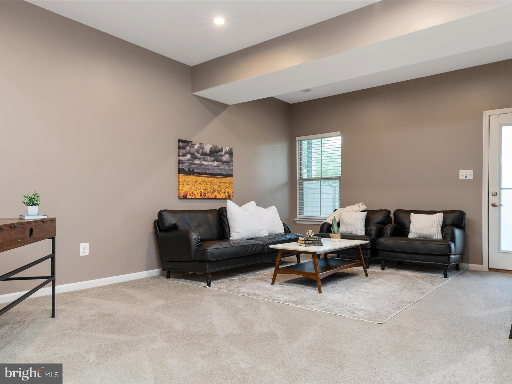 PONDVIEW - Residential