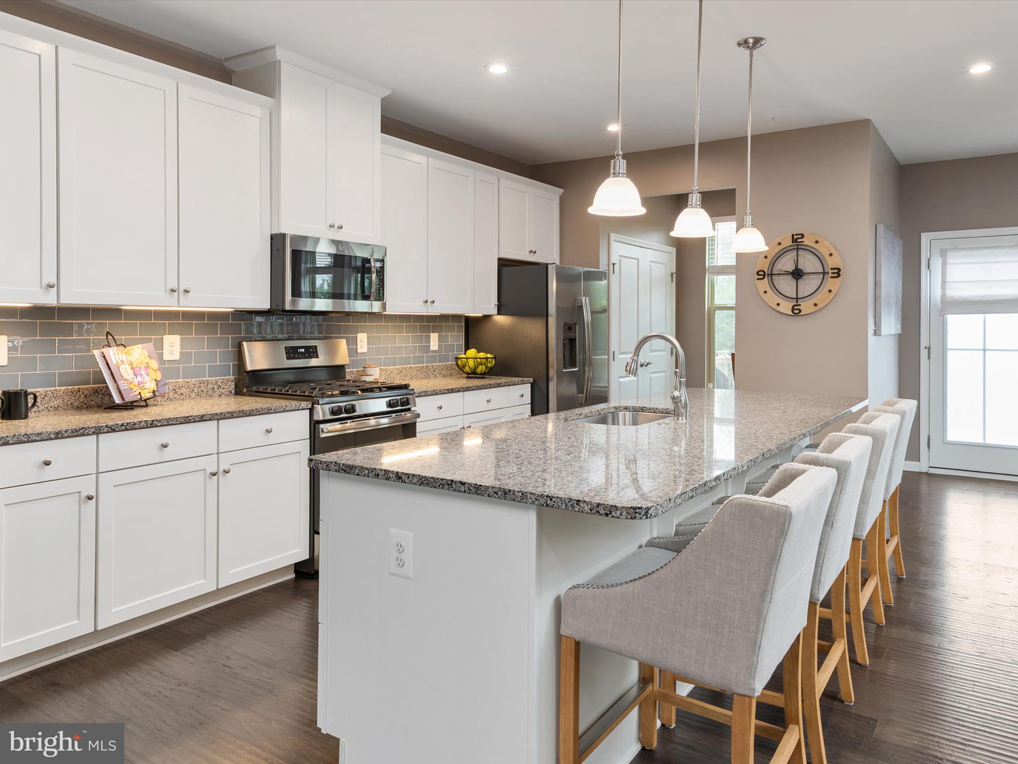 PONDVIEW - Residential