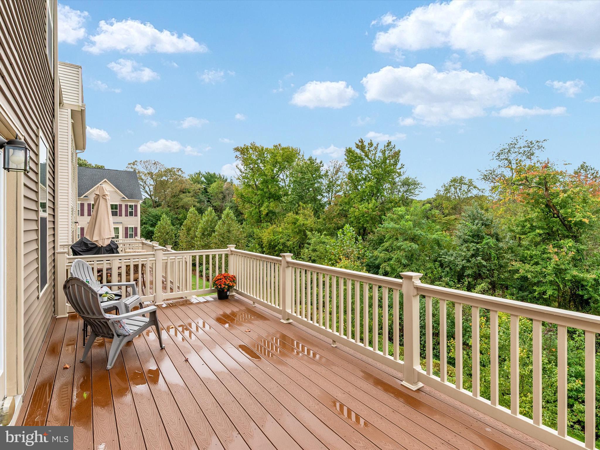 PONDVIEW - Residential