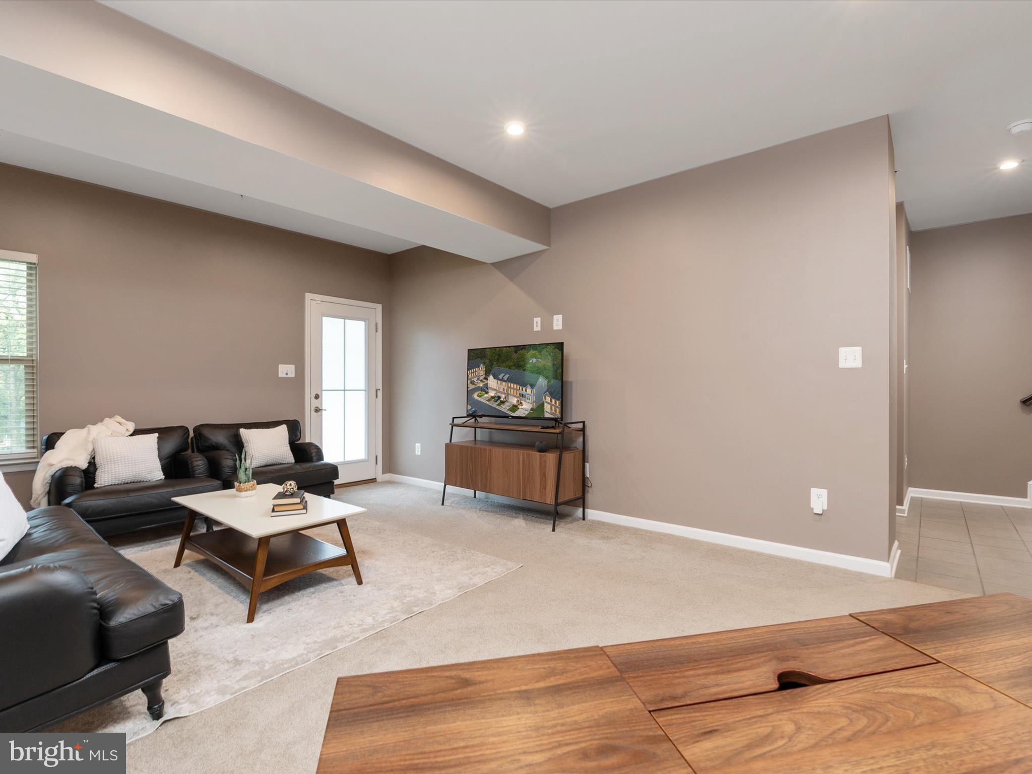 PONDVIEW - Residential