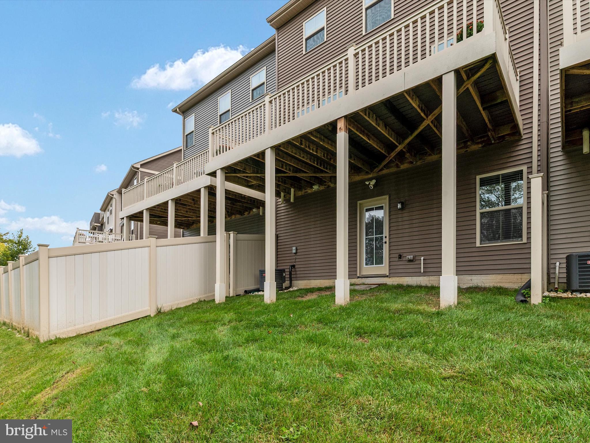 PONDVIEW - Residential