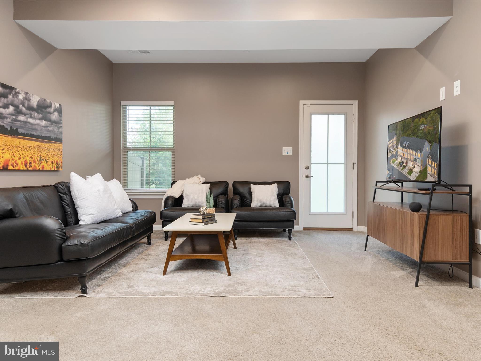 PONDVIEW - Residential