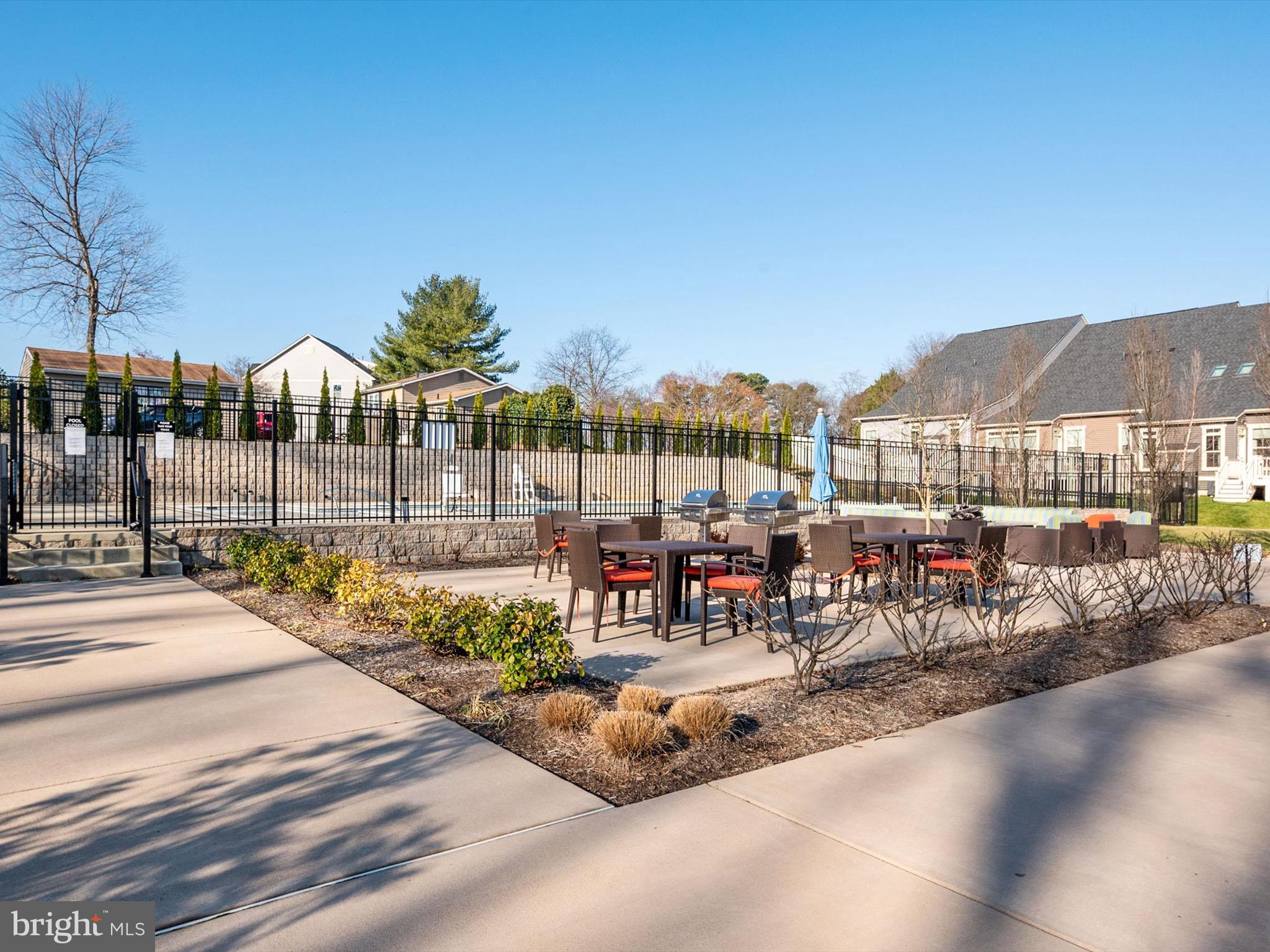 PONDVIEW - Residential