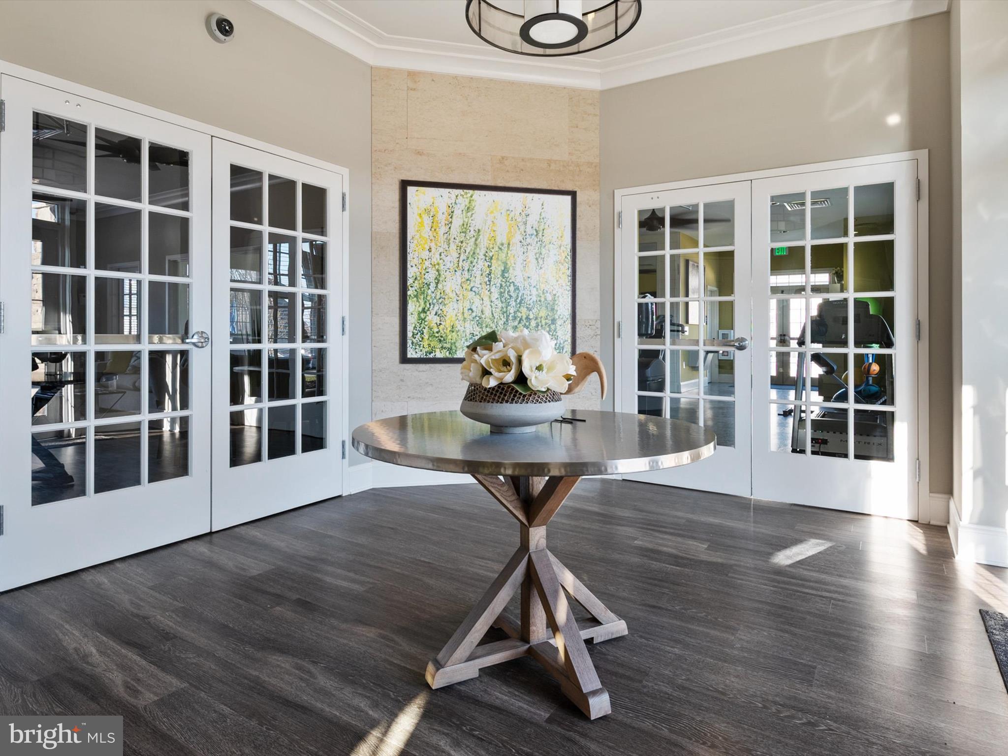 PONDVIEW - Residential