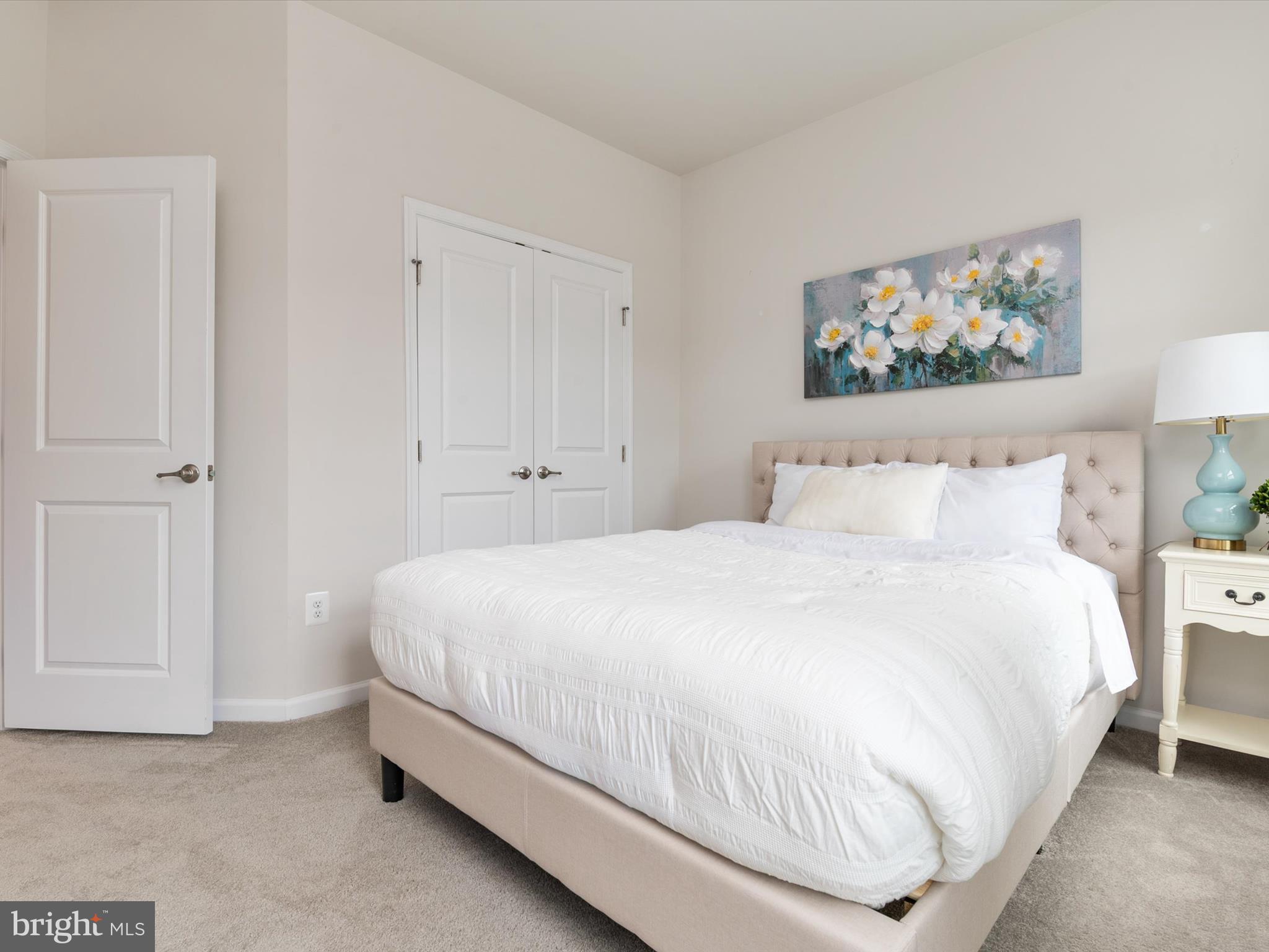 PONDVIEW - Residential