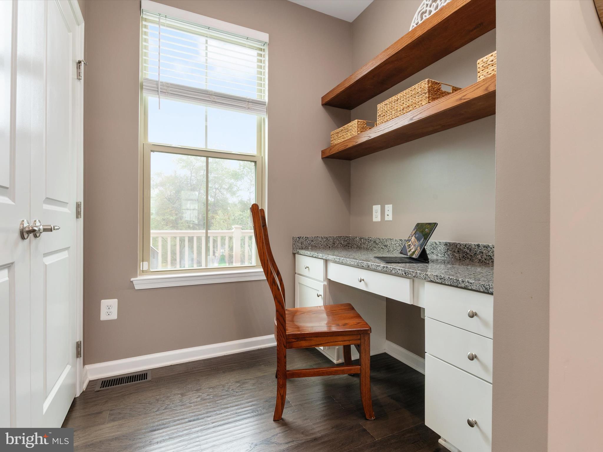 PONDVIEW - Residential