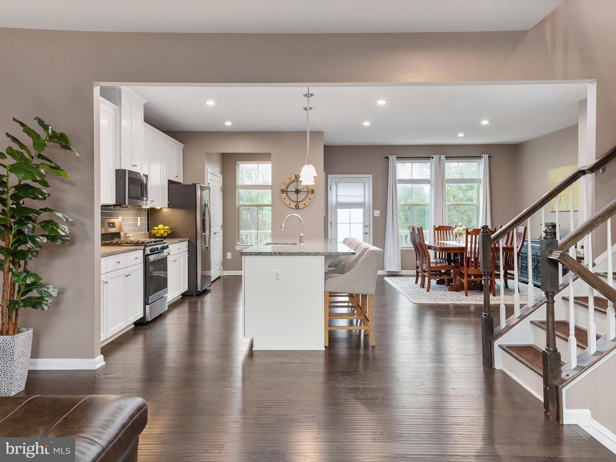 PONDVIEW - Residential