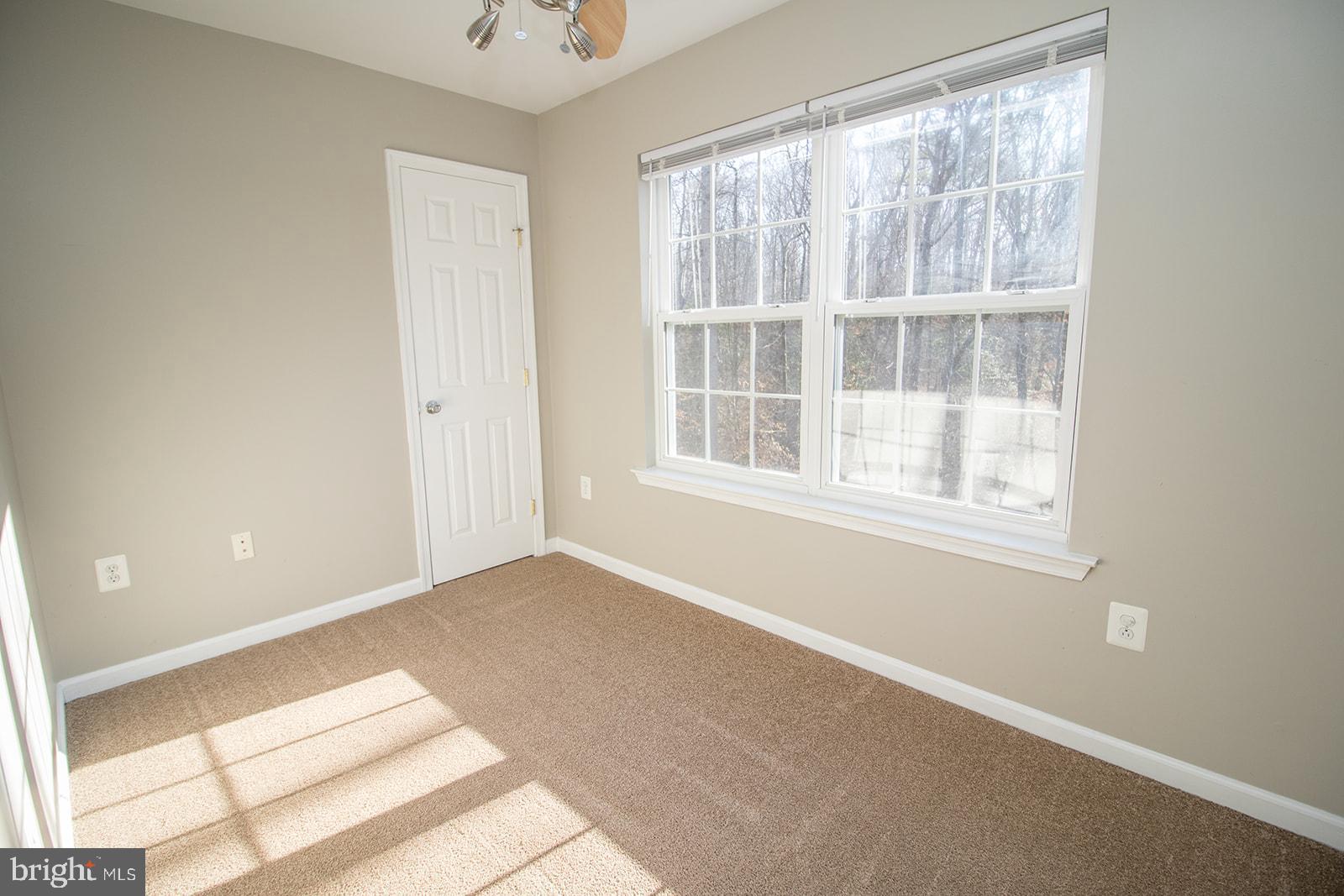 COUNTRY LAKES - Residential