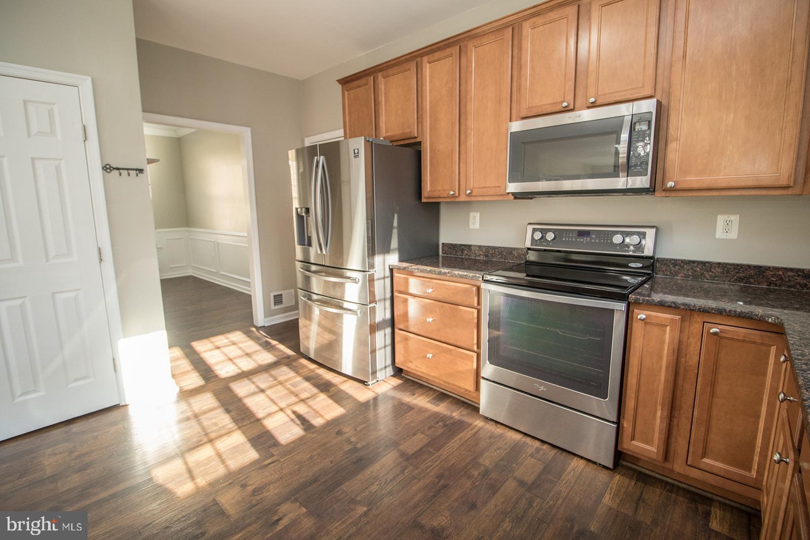 COUNTRY LAKES - Residential