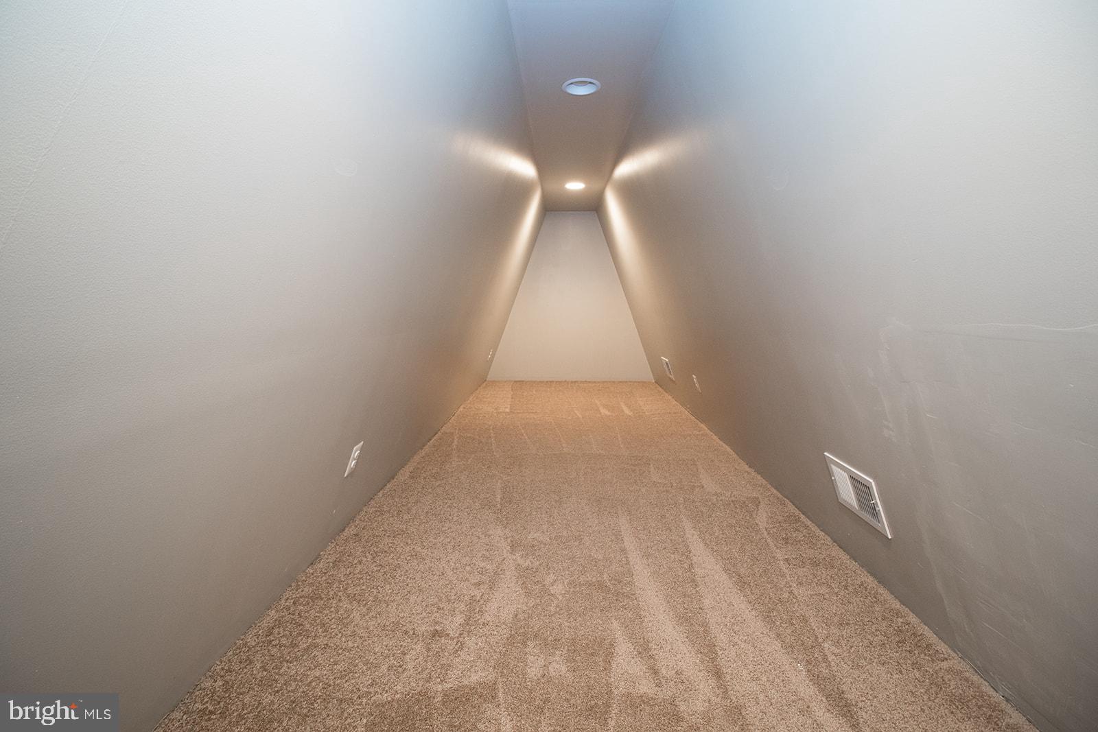 COUNTRY LAKES - Residential