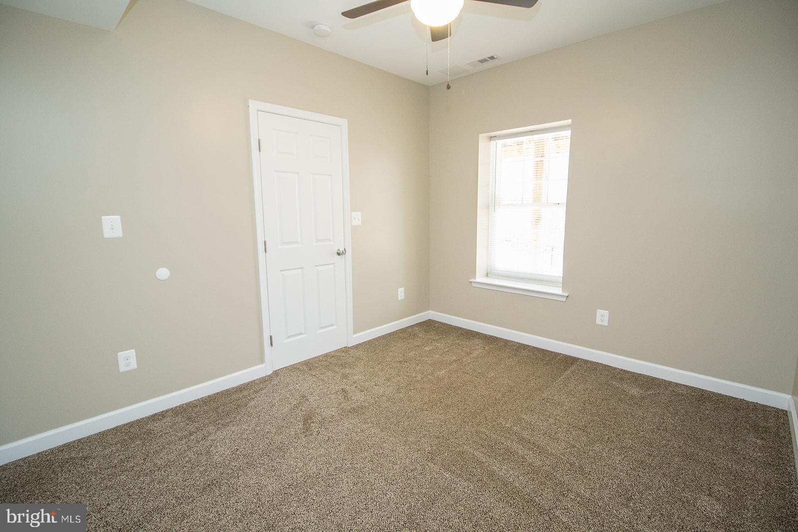 COUNTRY LAKES - Residential