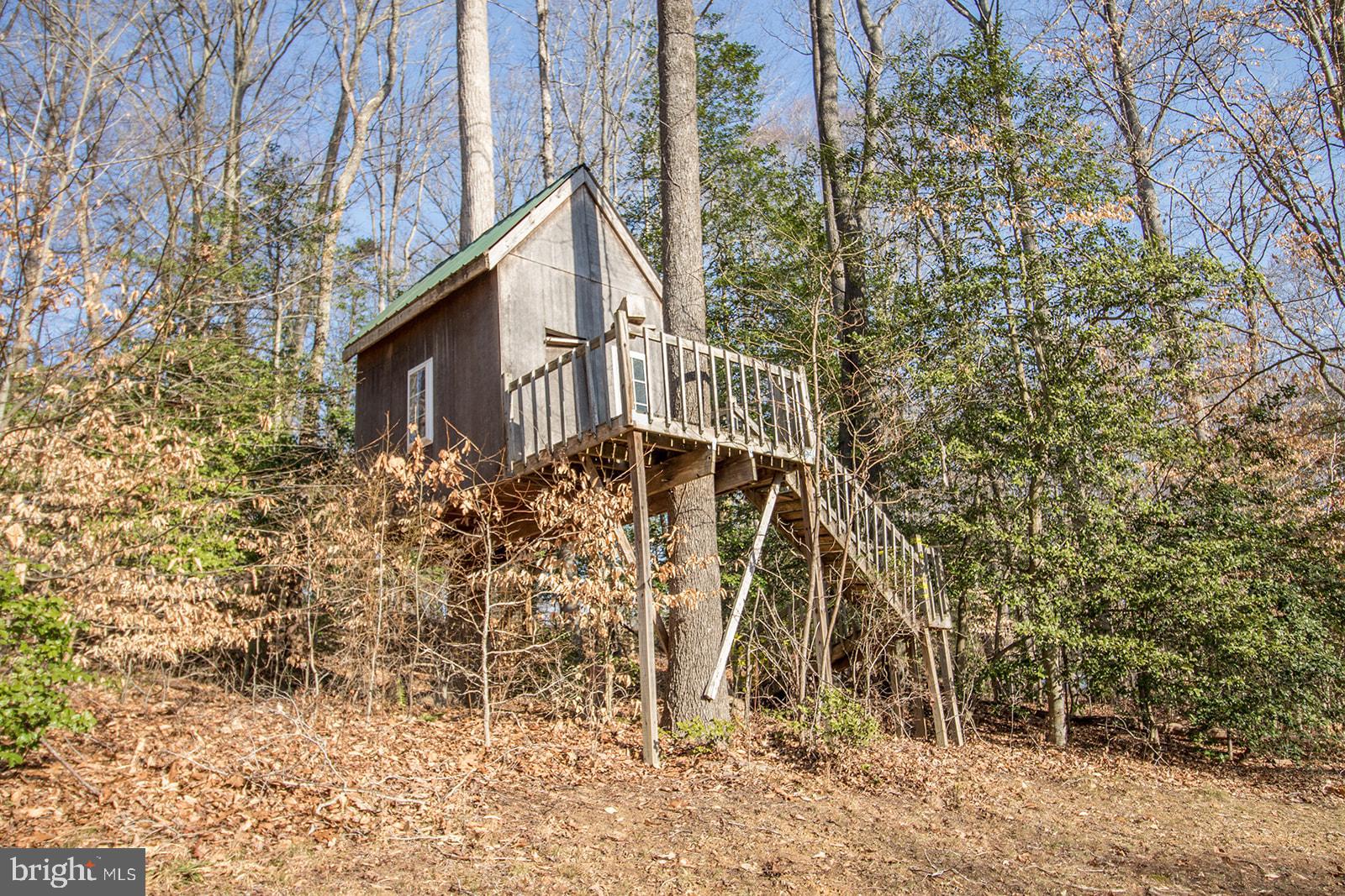 COUNTRY LAKES - Residential