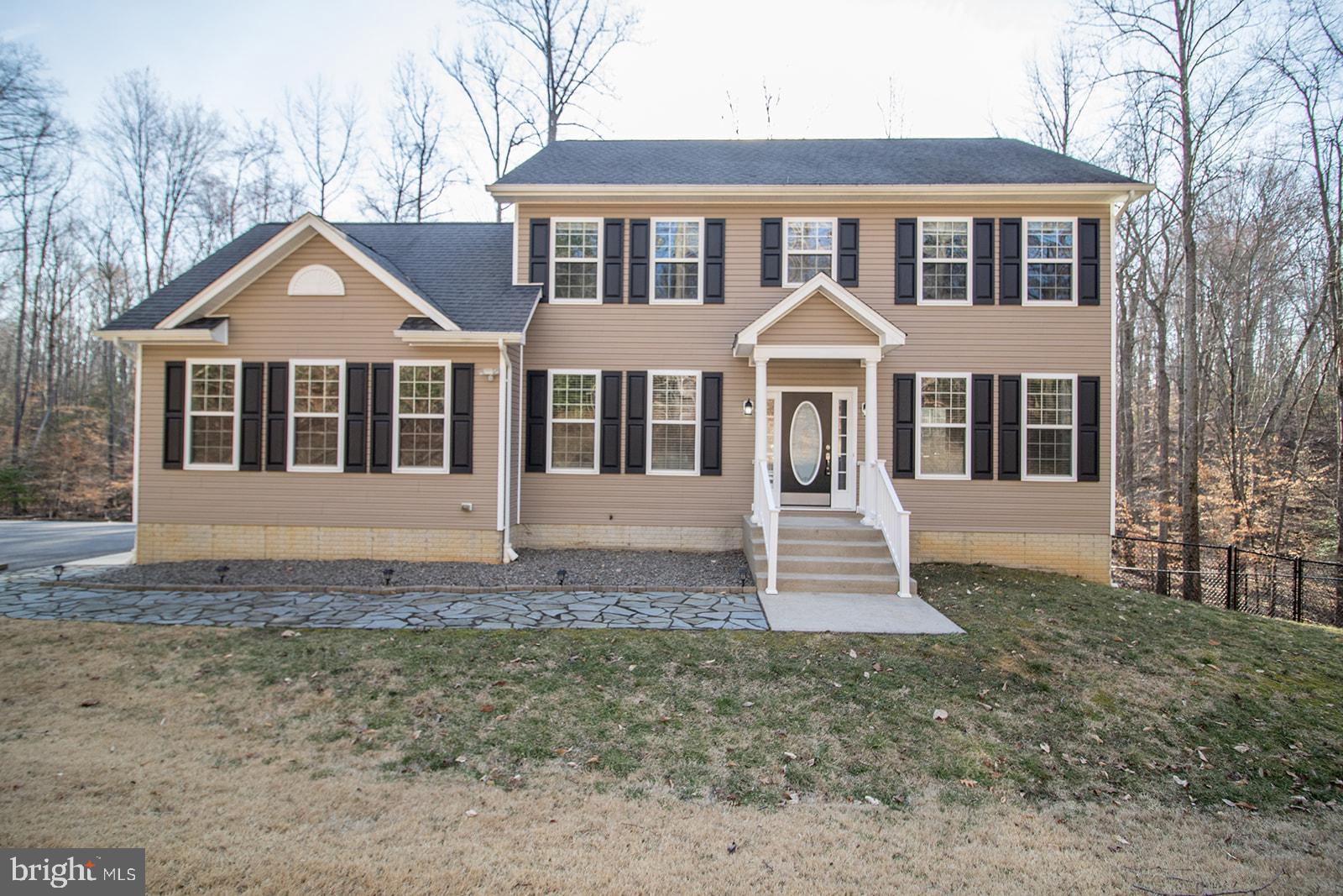 COUNTRY LAKES - Residential